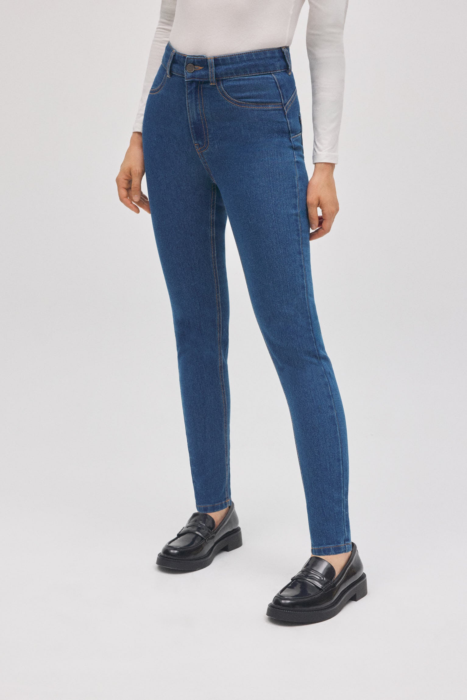 70458-2-pantalones-vaqueros-efecto-push-up-azul-ysabel-mora