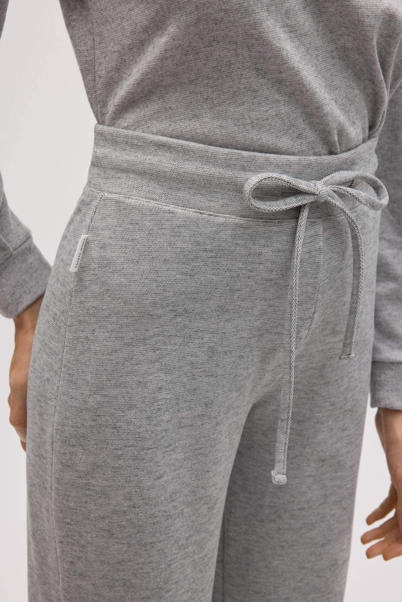 70672-4-pantalon-extra-comodo-recto-gris