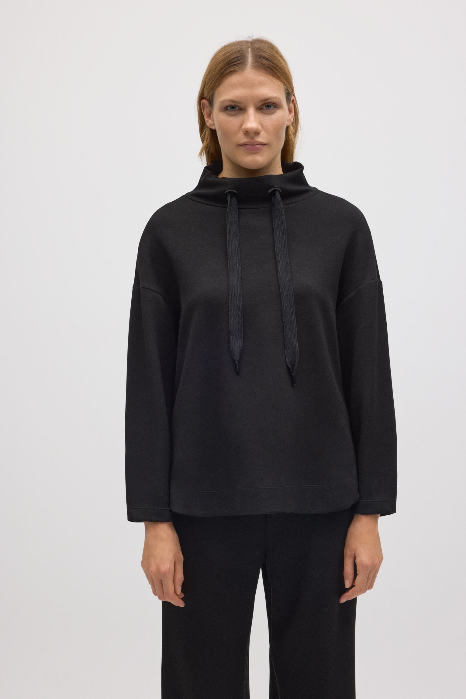 70674-2-sudadera-con-cuello-fluida-negro