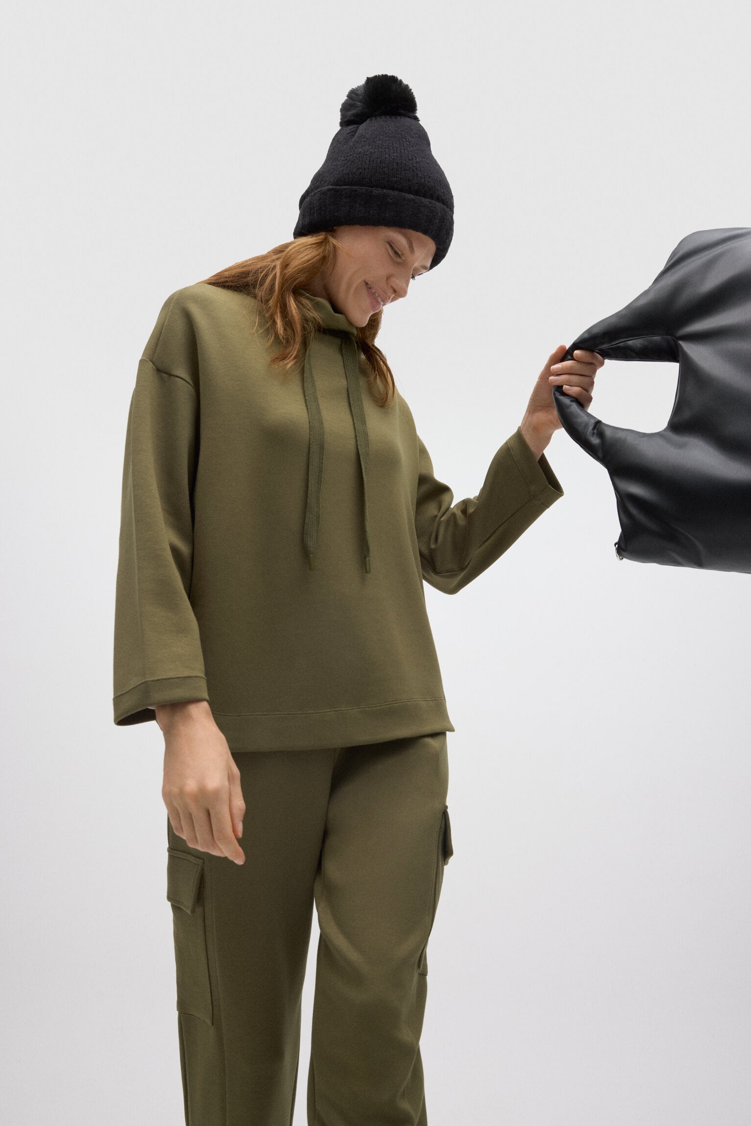 70674-2-sudadera-con-cuello-fluida-verde