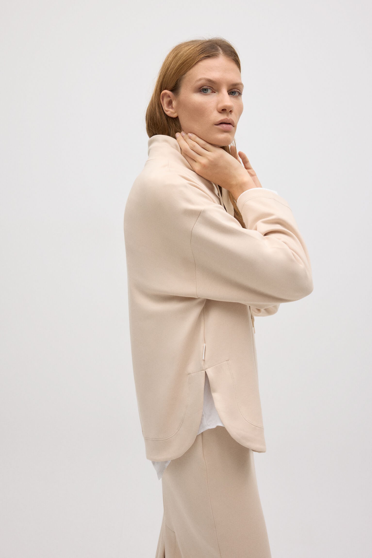 70674-4-sudadera-con-cuello-fluida-marfil