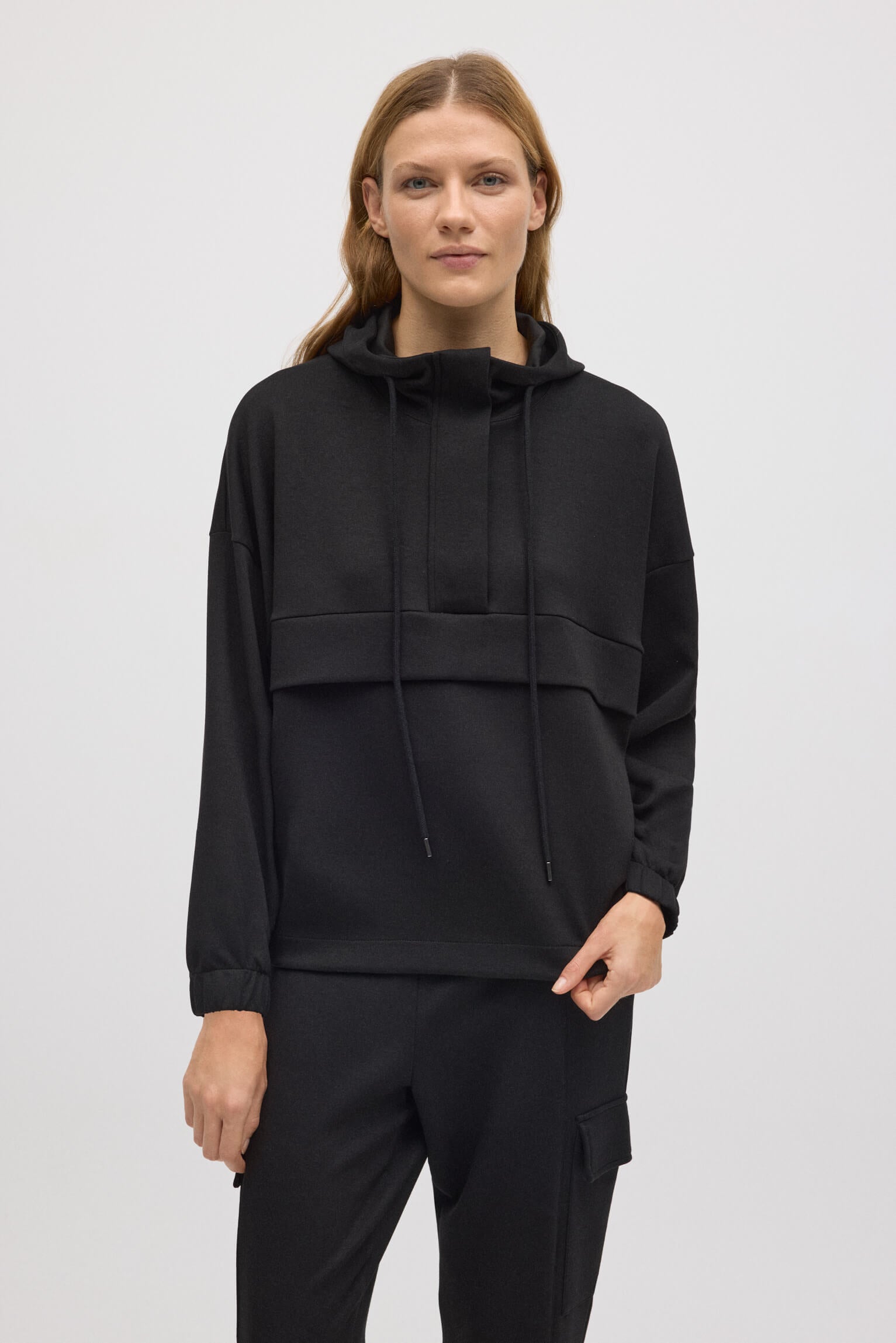 70675-4-sudadera-con-capucha-fluida-negro