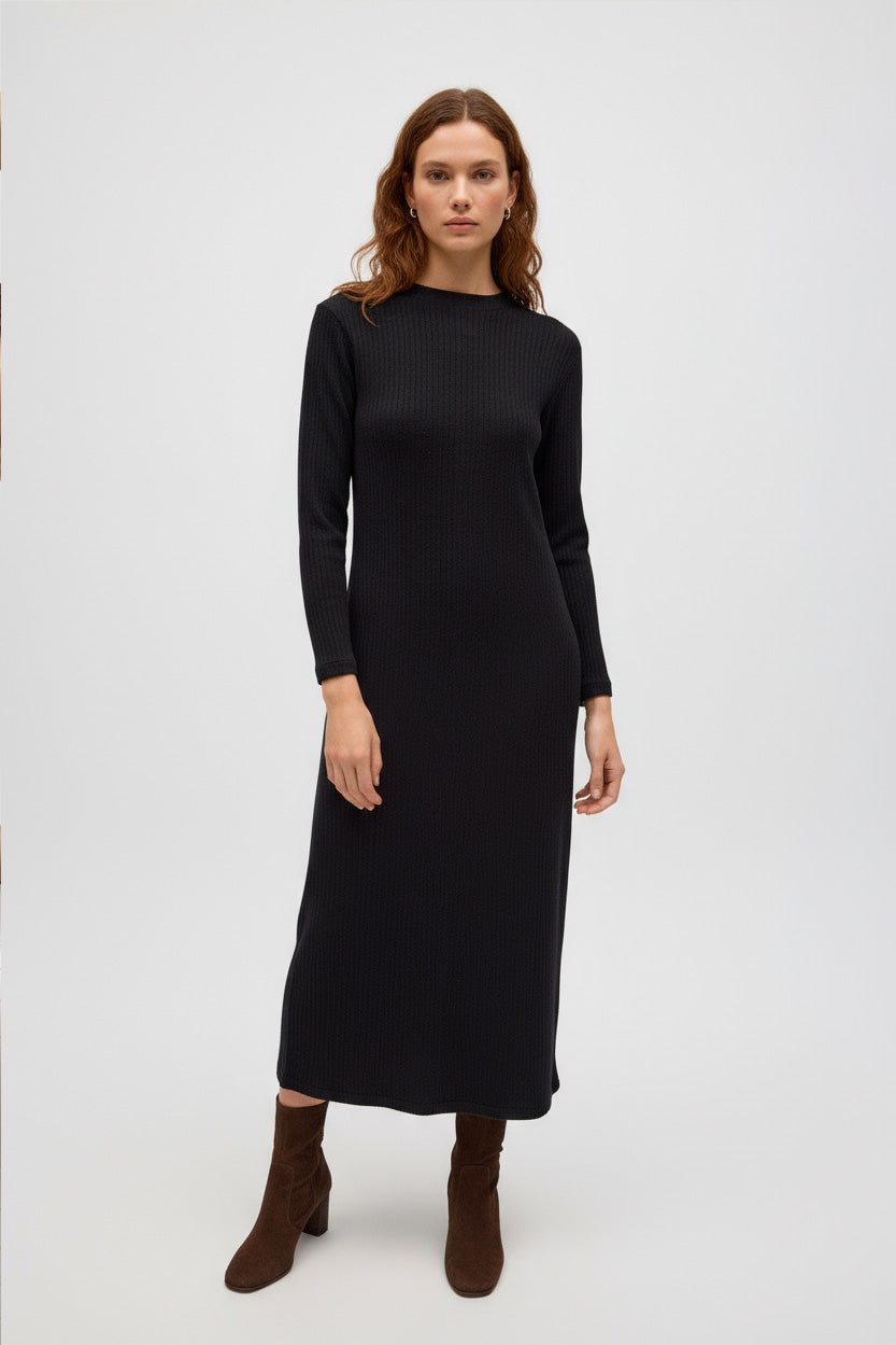 Vestido longo preto de malha canelada