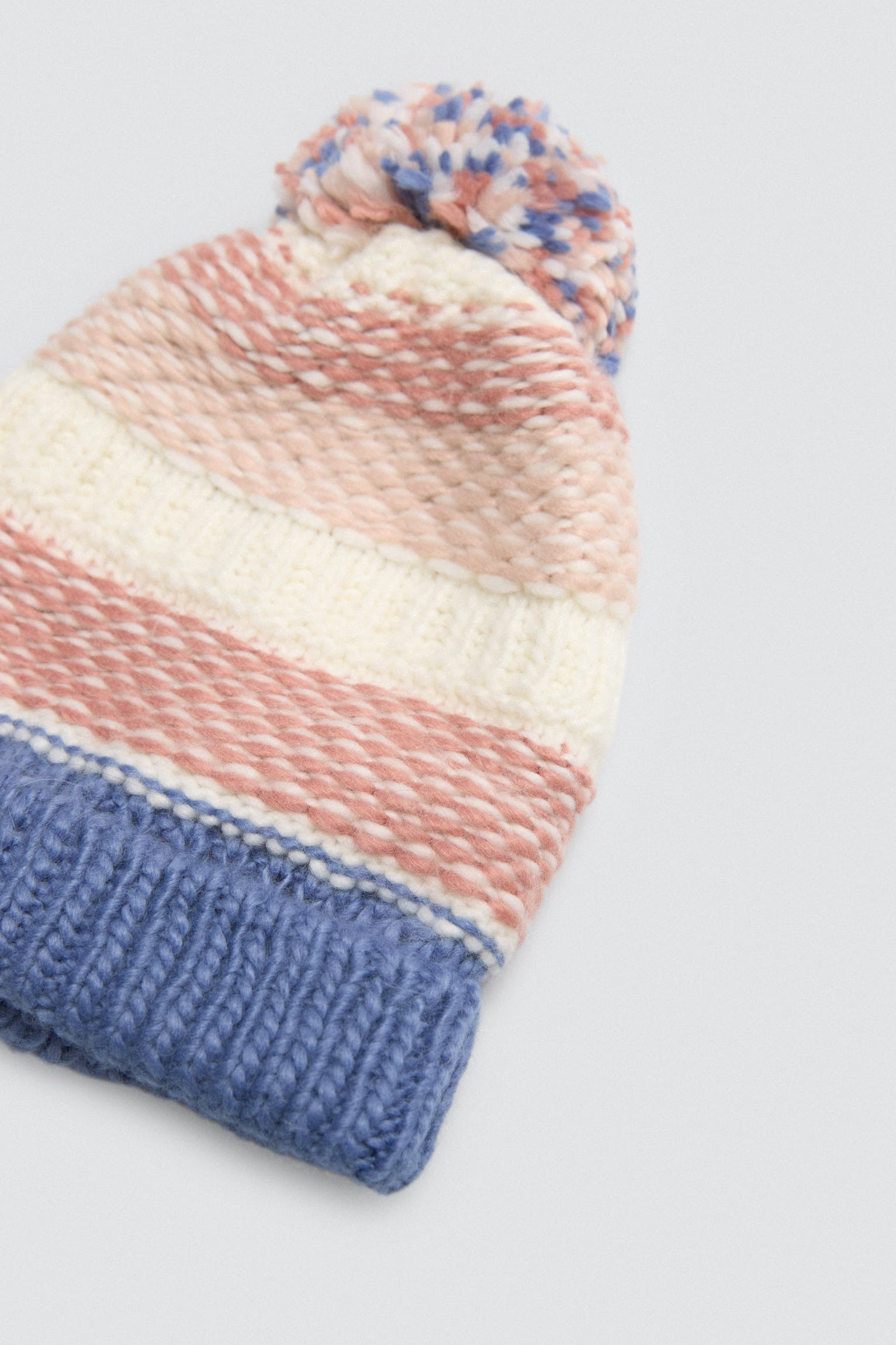 70687-3-set-gorro-con-pompon-y-guantes-de-punto-colores