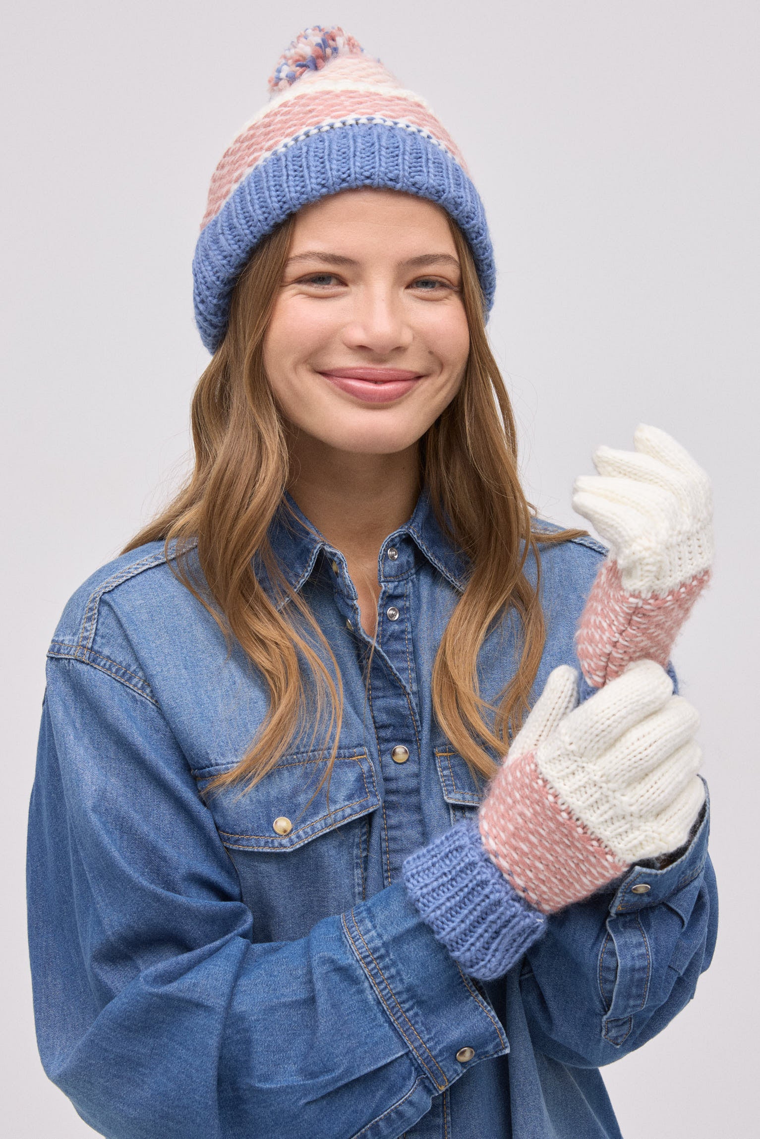 70687-4-set-gorro-con-pompon-y-guantes-de-punto-colores
