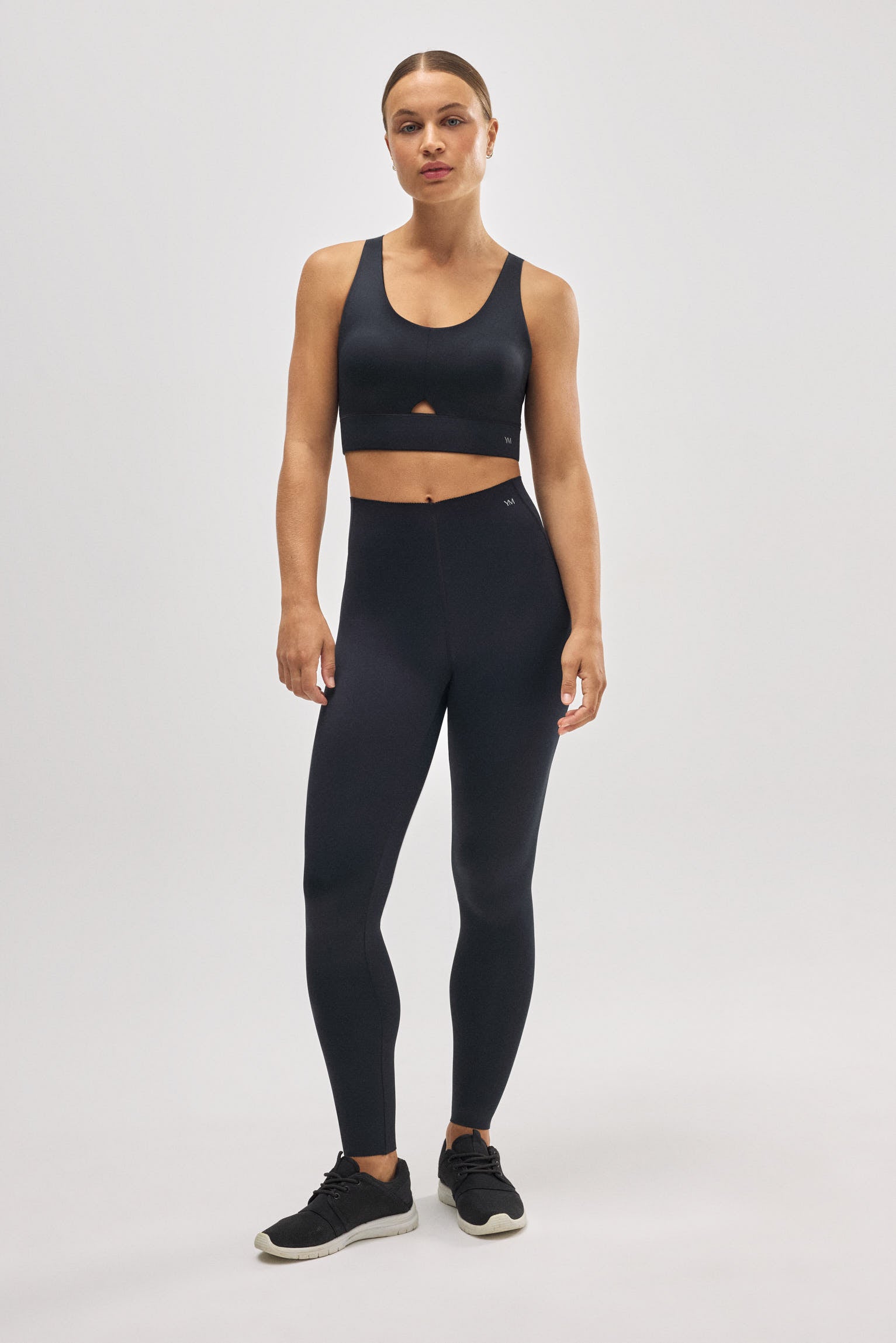 Leggings esportivos de compressão longos pretos com barriga lisa