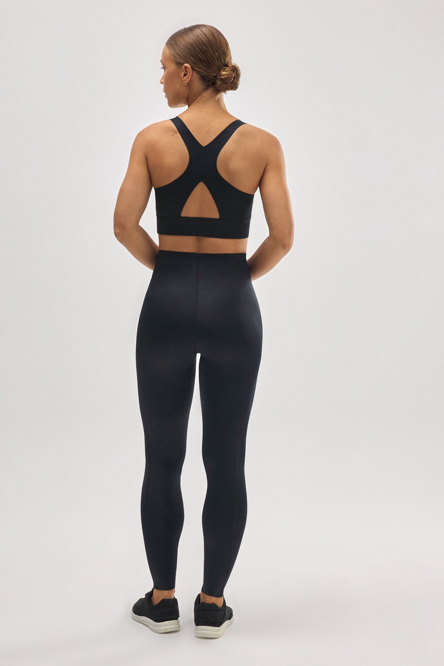 Leggings esportivos de compressão longos pretos com barriga lisa