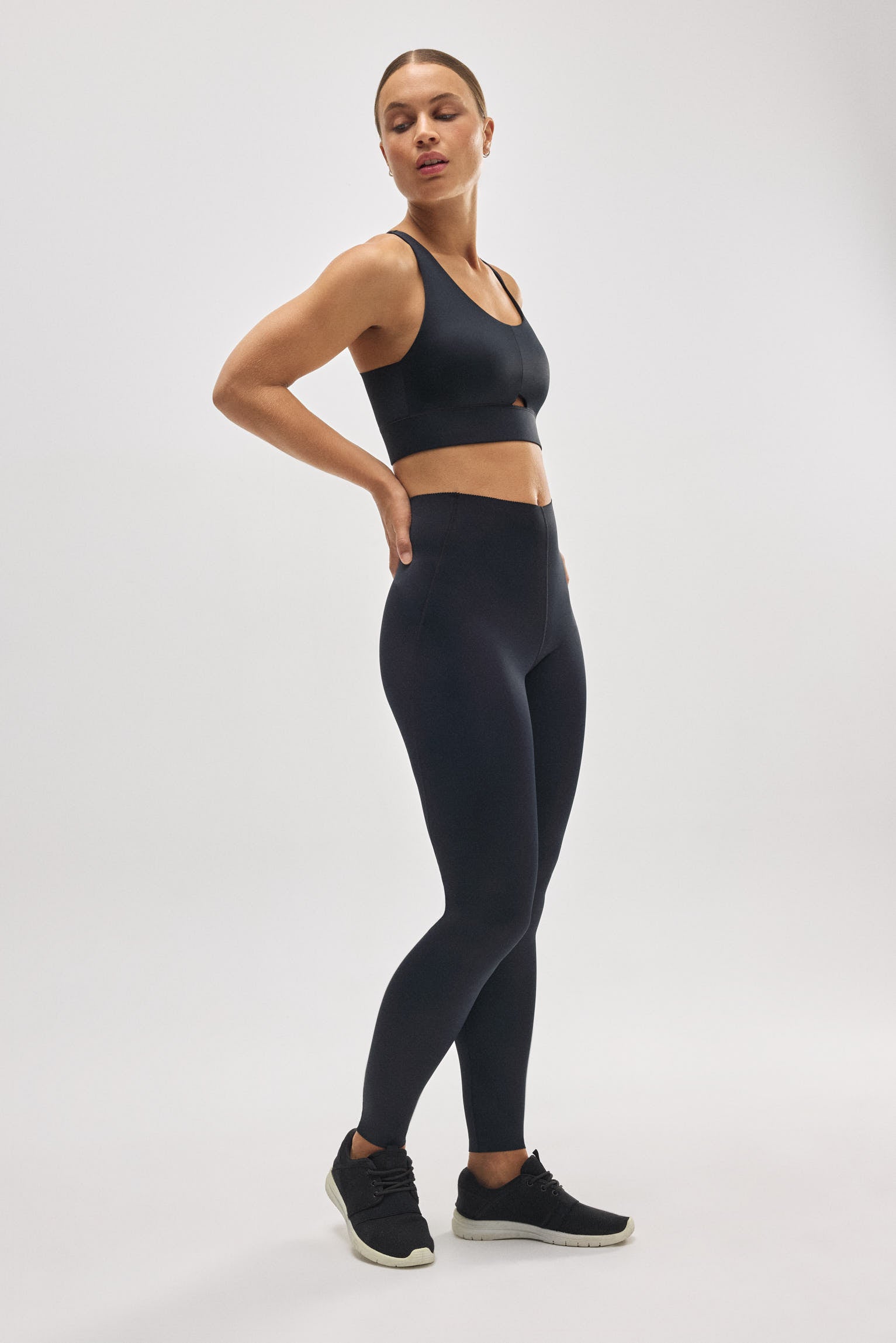 Leggings esportivos de compressão longos pretos com barriga lisa