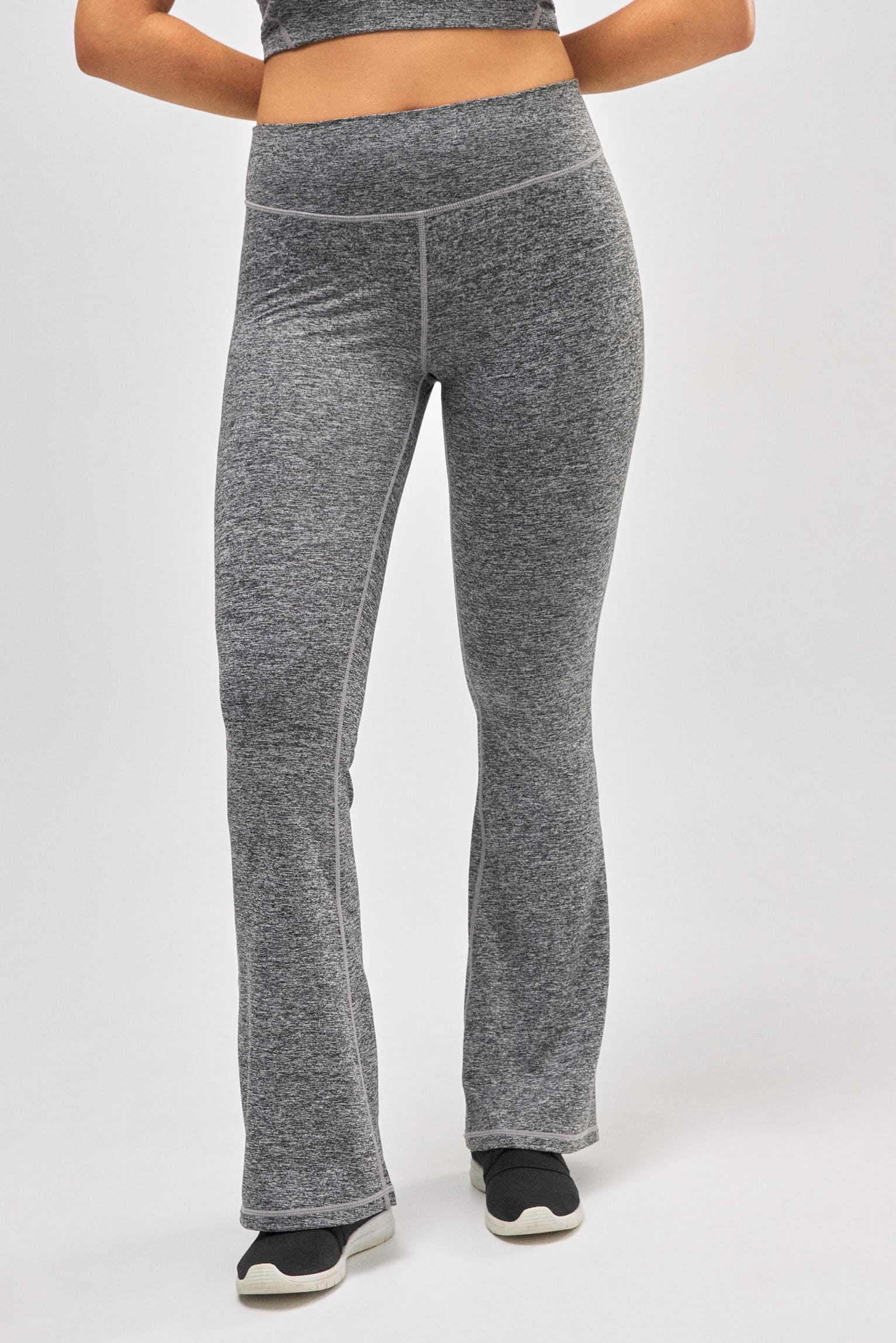 70920-1-leggings-deportivos-flare-gris