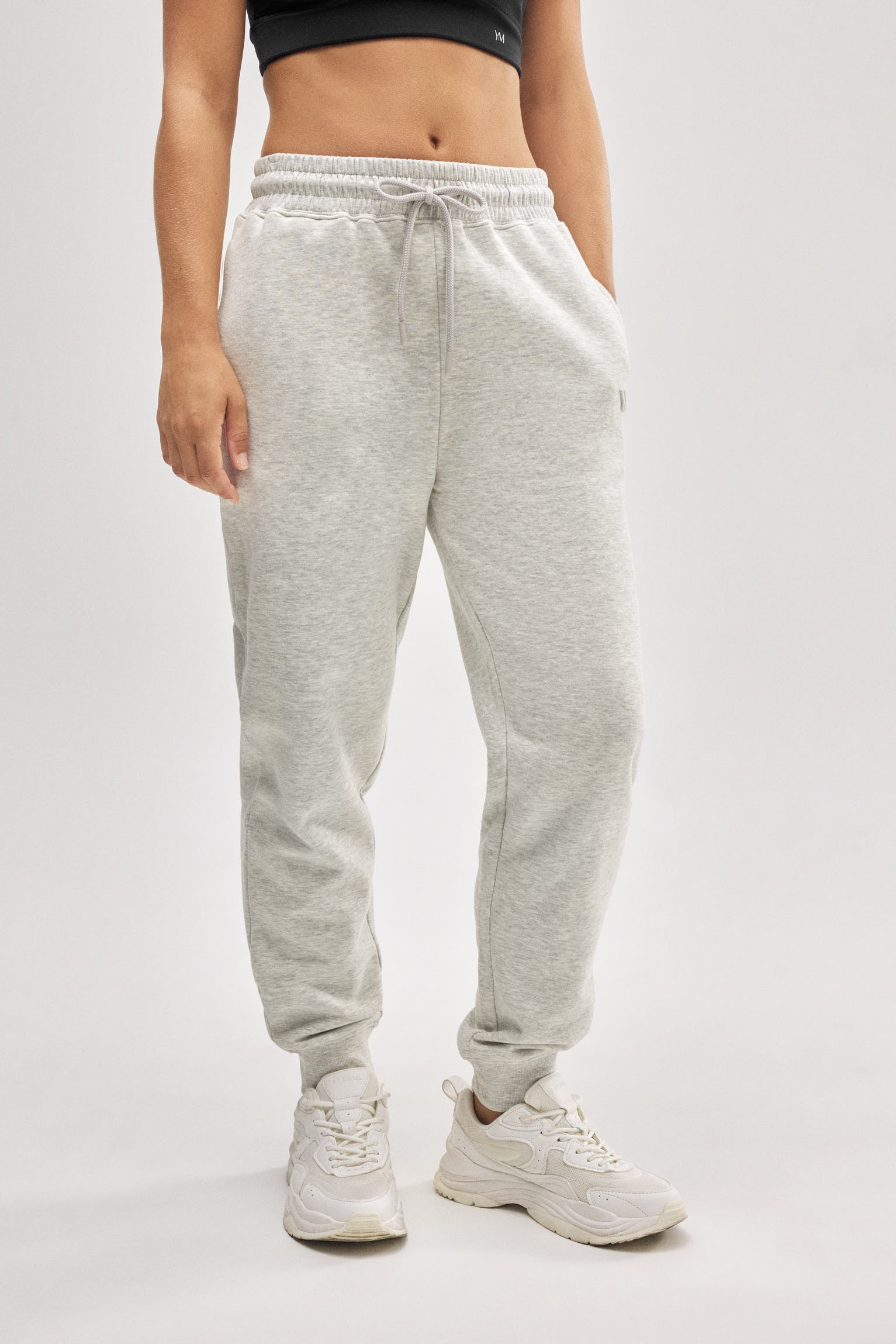 70943-2-pantalon-jogger-deportivo-afelpado-con-cintura-ajustable-gris