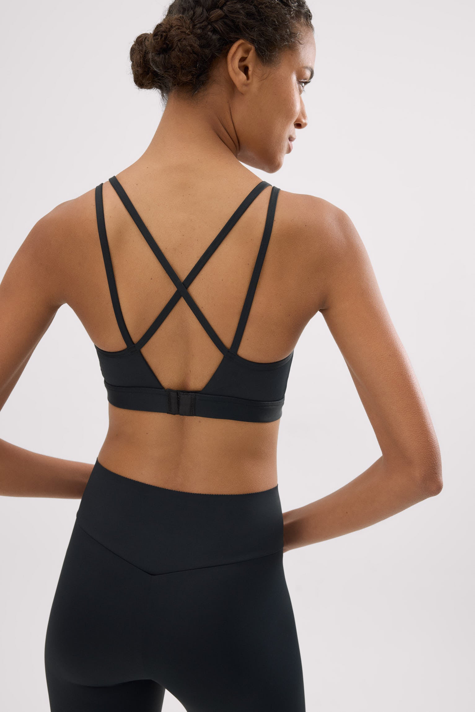 Sujetador deportivo Compressive espalda cruzada negro - Ysabel Mora