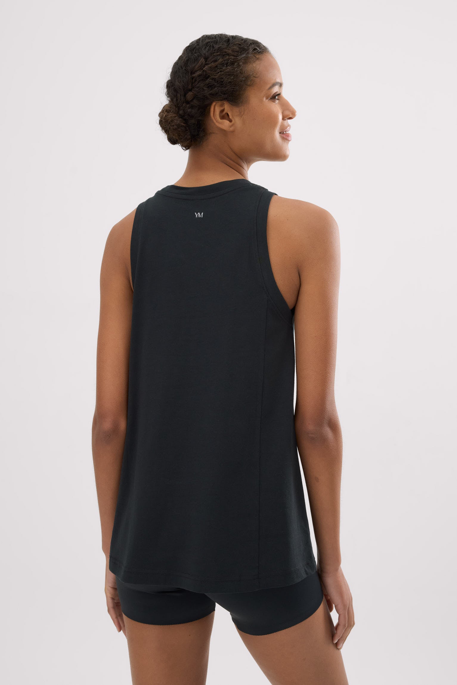 Camiseta deportiva tirantes larga fluida negra - Ysabel Mora