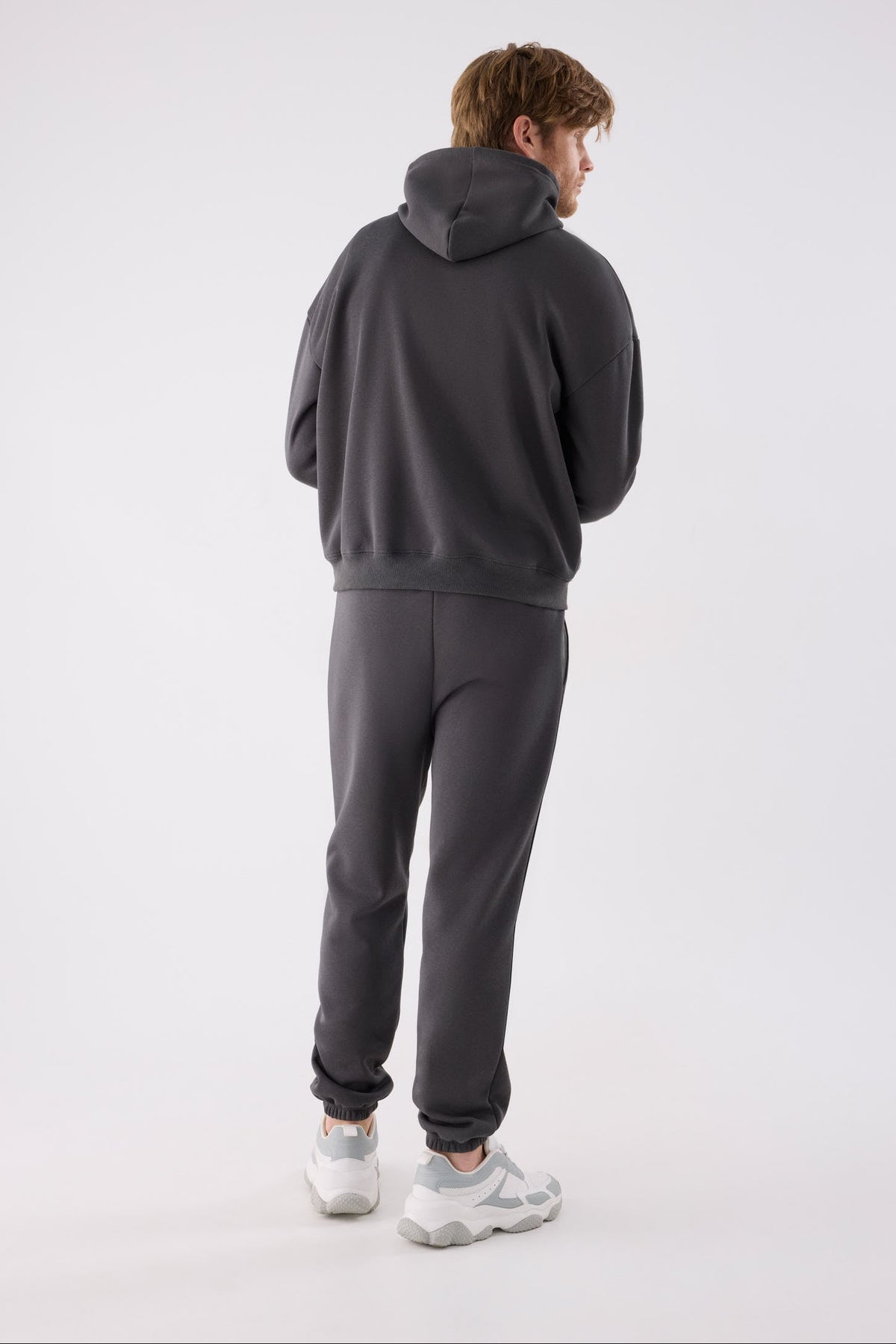 Sweatshirt desportiva de homem antracite cardada com capuz