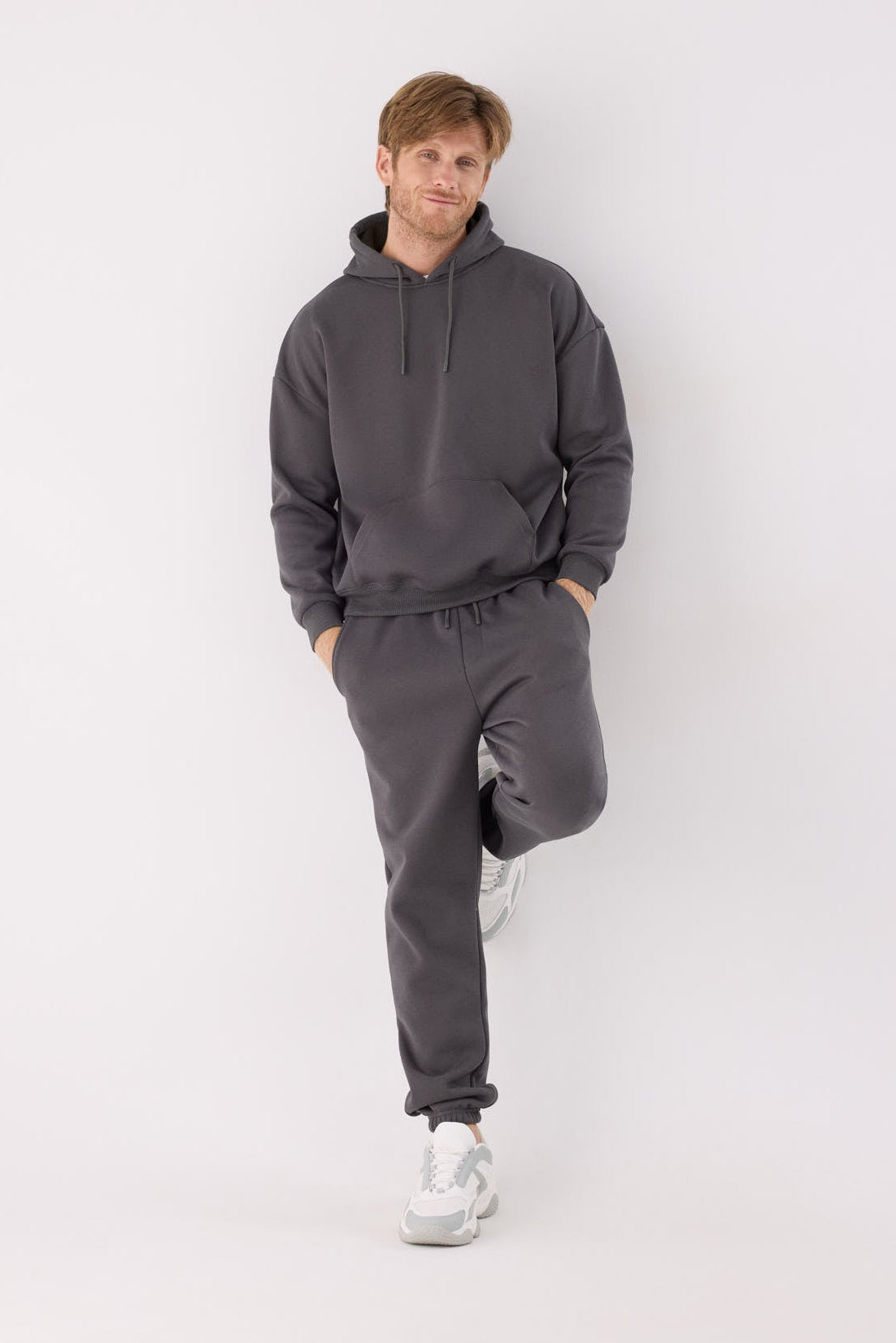 Calças jogger desportivas de homem antracite cardadas com cintura ajustável