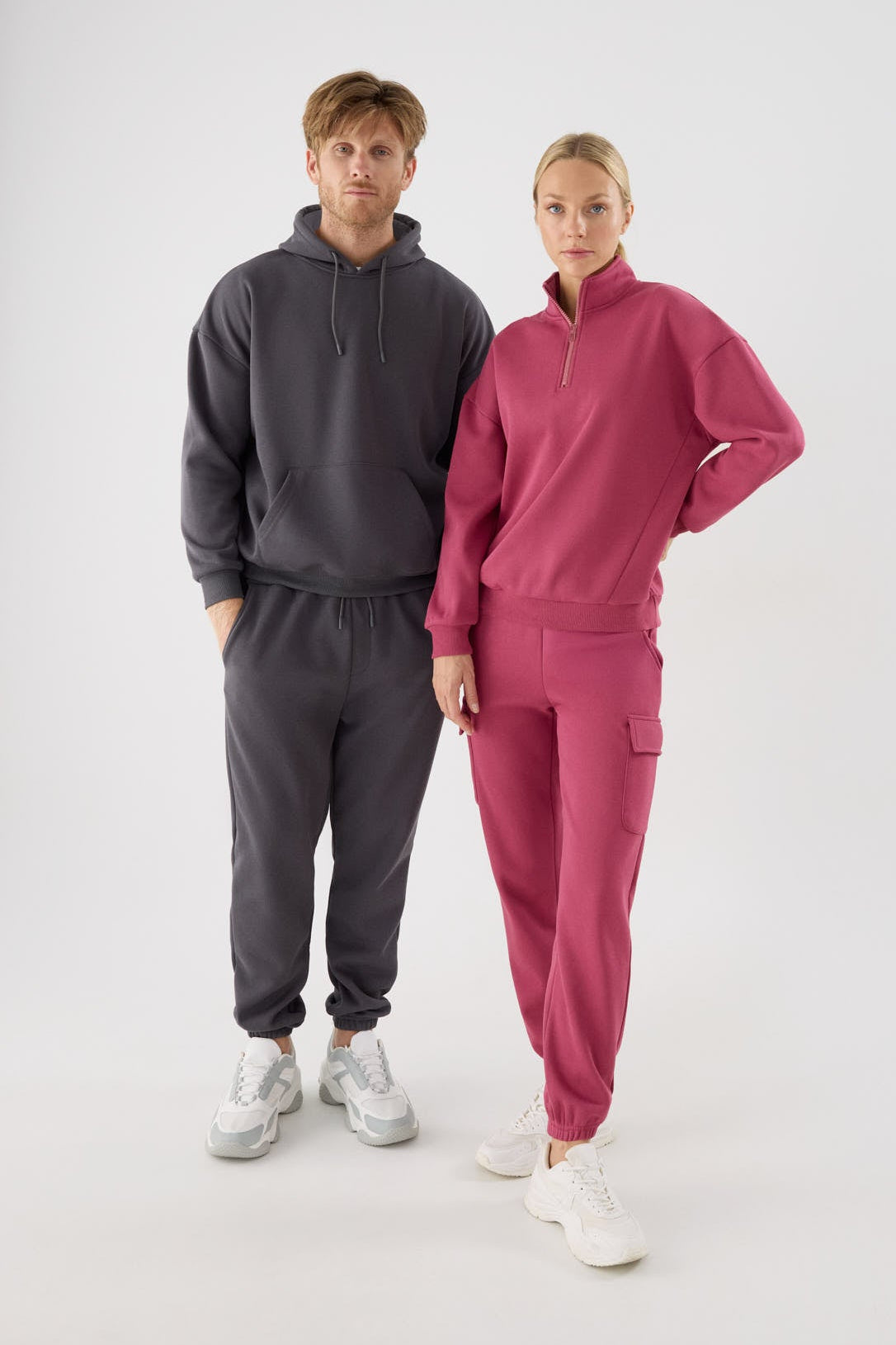 Sweatshirt desportiva de homem antracite cardada com capuz