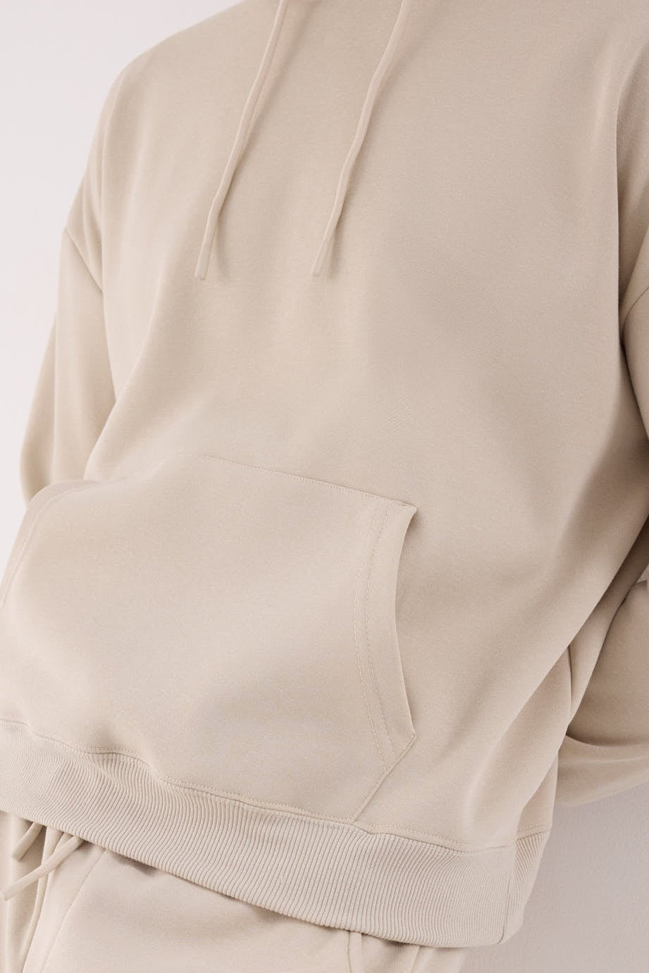 Sweatshirt desportiva de homem bege cardada com capuz