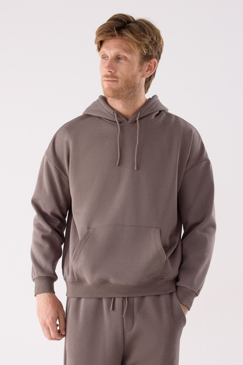 Sweatshirt desportiva de homem castanho cardada com capuz
