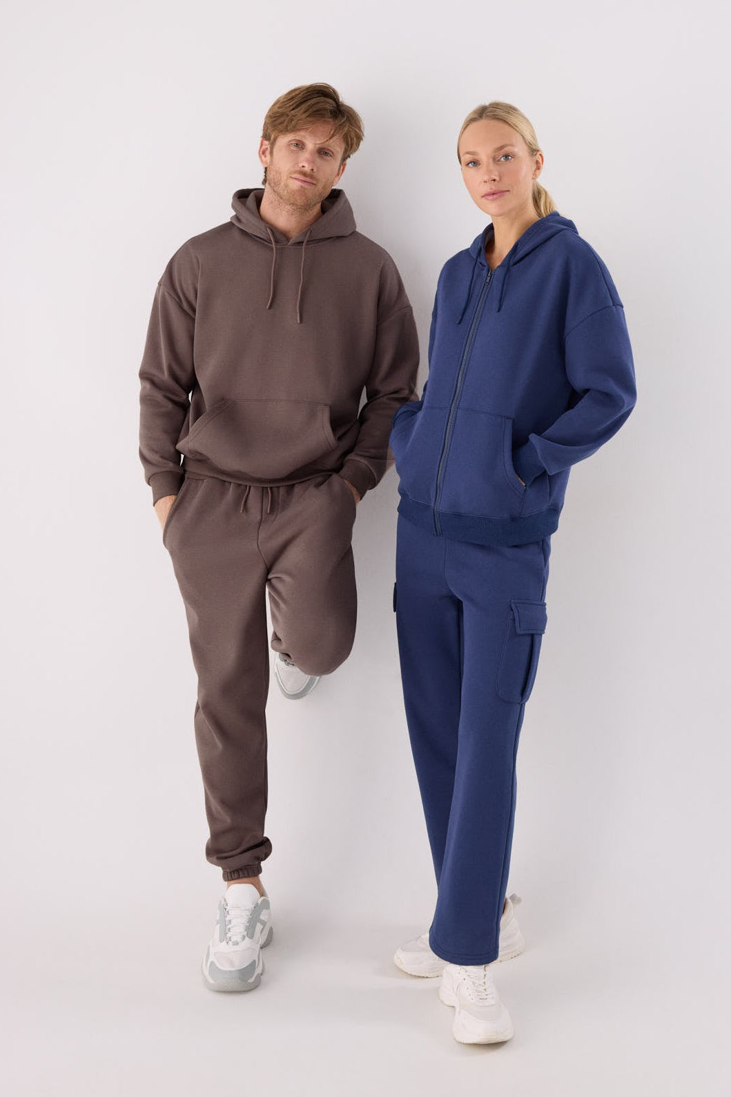 Calças jogger desportivas de homem castanho cardadas com cintura ajustável