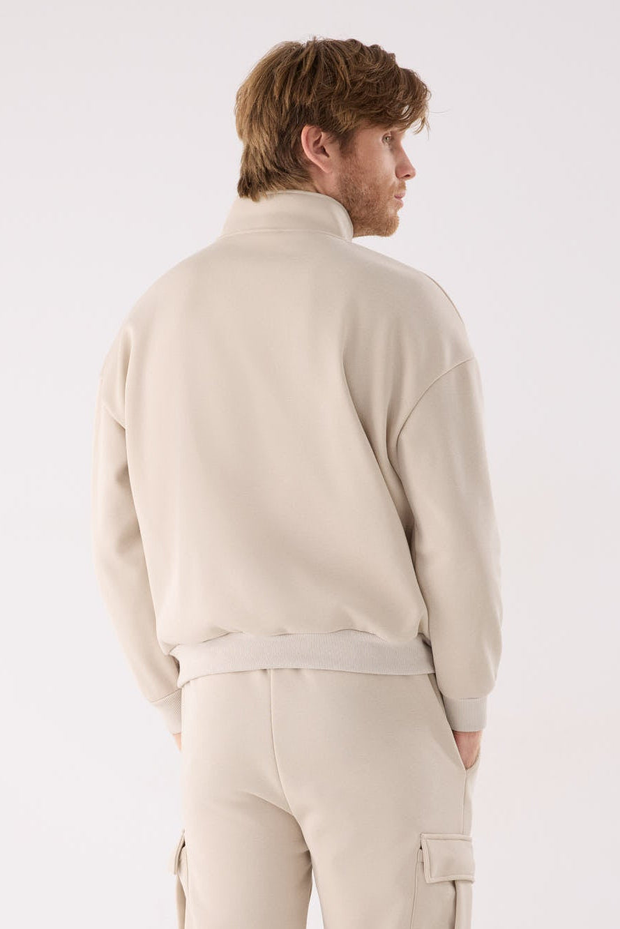 PRÉ-VENDA Sweatshirt desportiva de homem bege cardada com meio fecho
