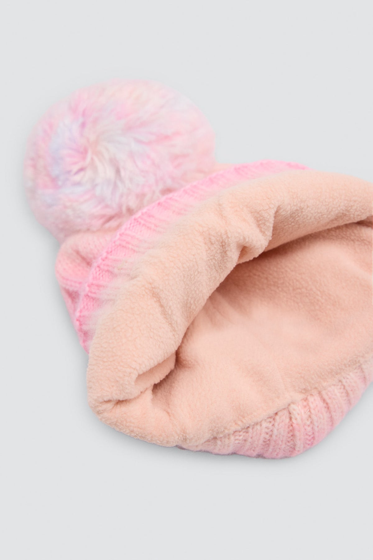 Gorro de punto para niña detalle pompón y forro polar multicolor