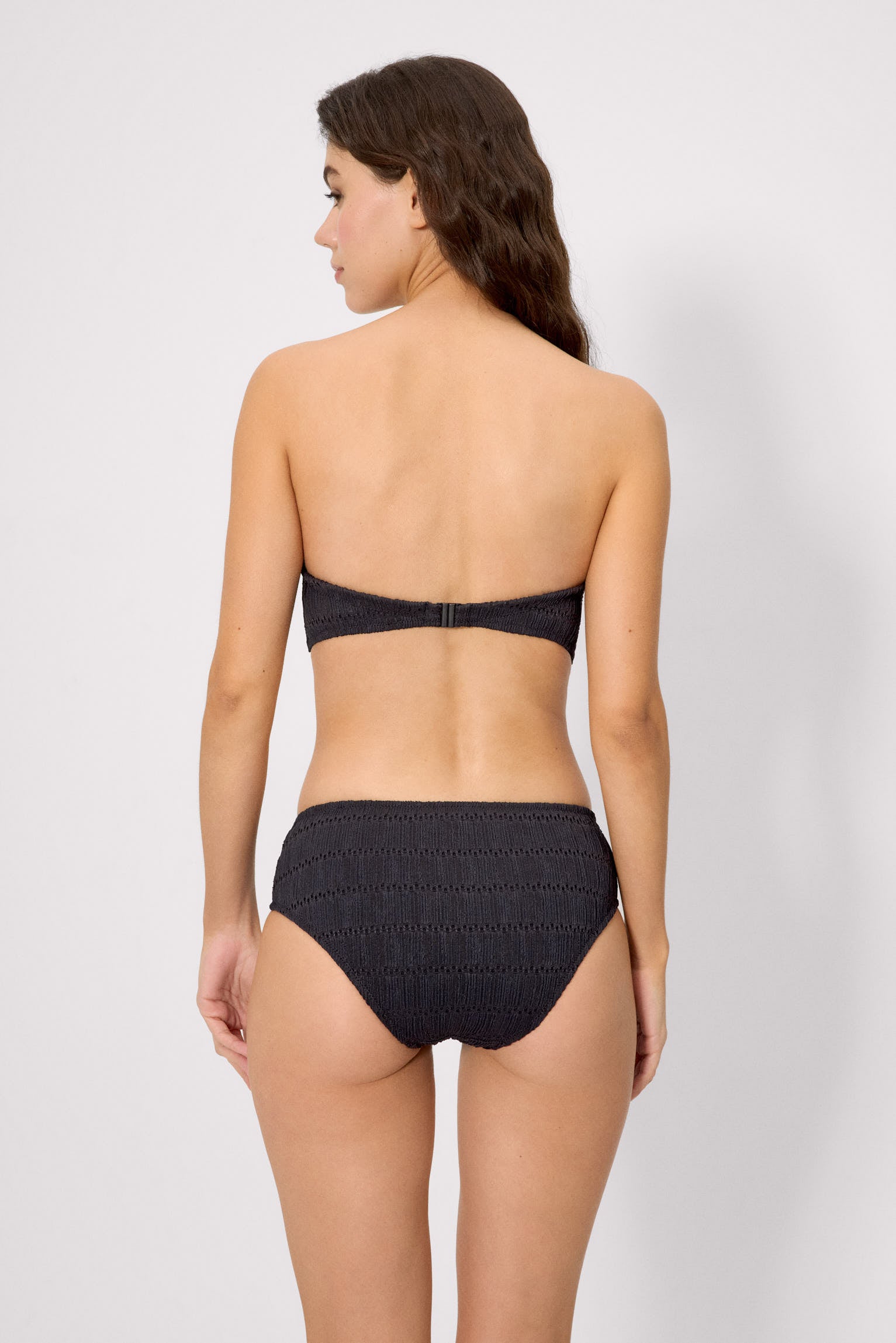 83217-negro-braga-bikini-mujer-midi-textura-negro-mujer-ysabel-mora