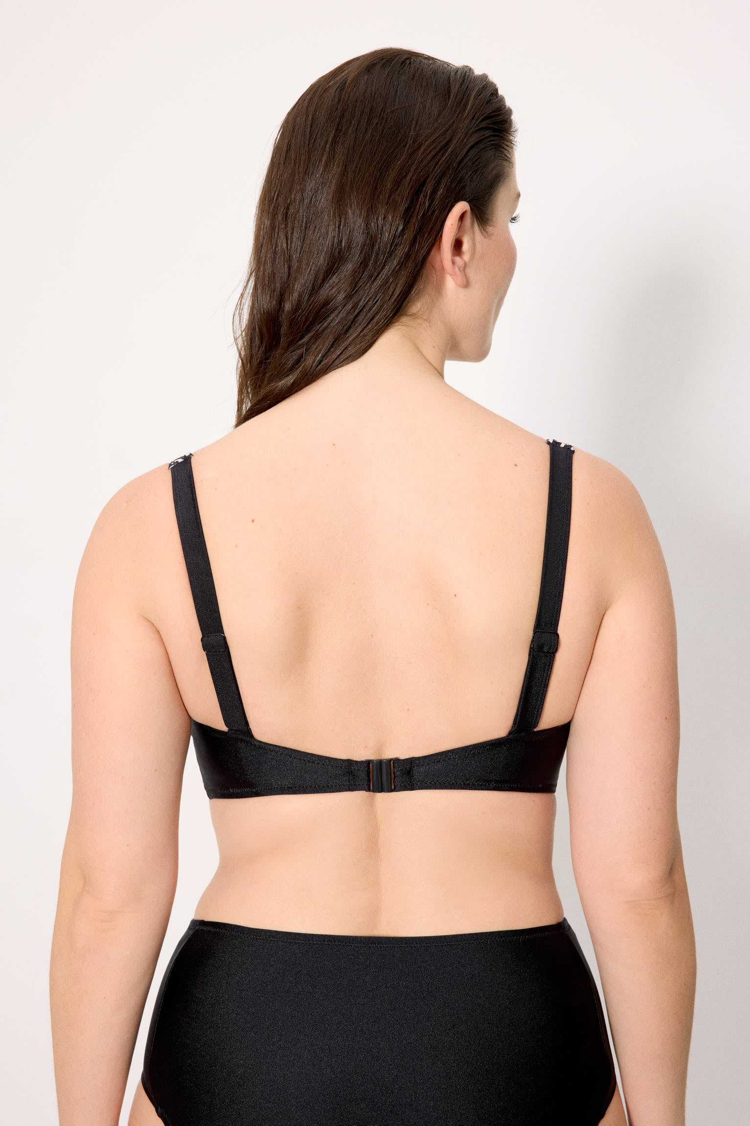 83279--top-bikini-mujer-reductor-estampado-con-brillo-negro-copa-e--ysabel-mora