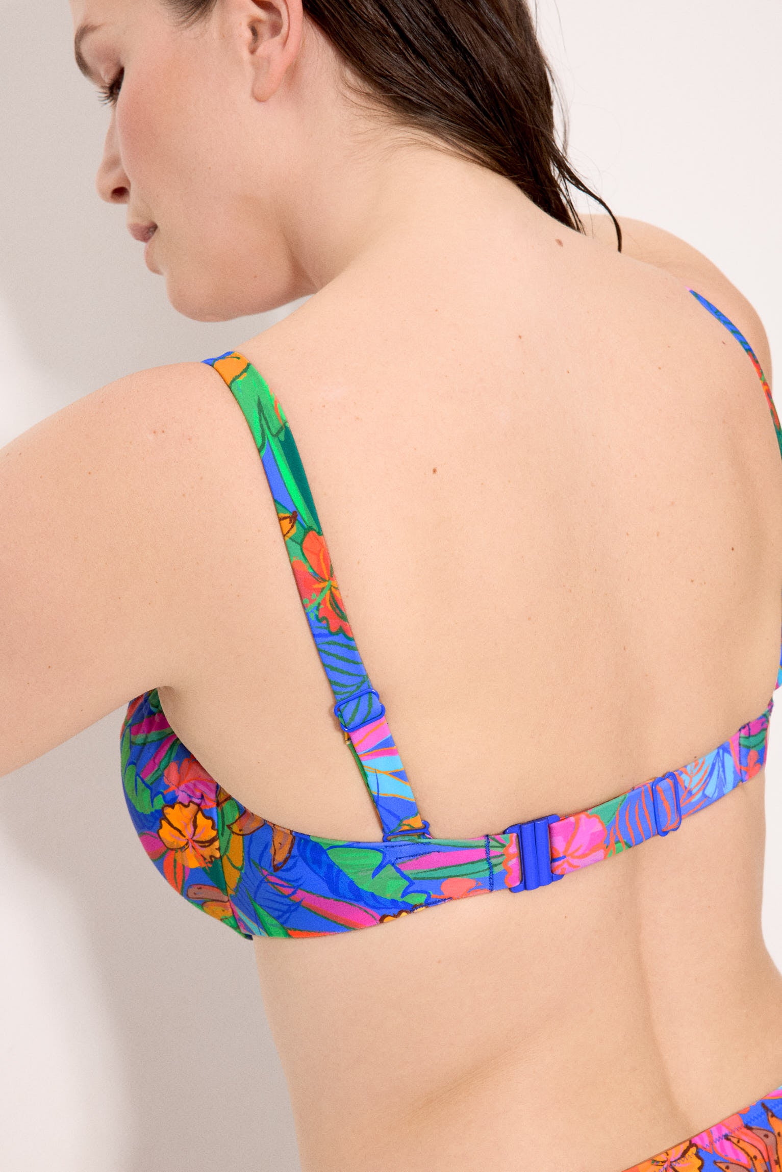 Top de biquíni com estampa tropical, modelador de busto, aro ajustável, tamanhos de bojo C e D.