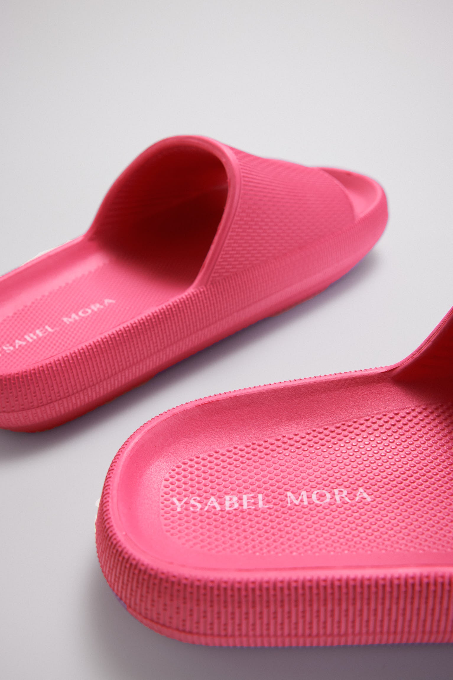 Chinelos de praia leves e extra confortáveis fúcsia antiderrapantes