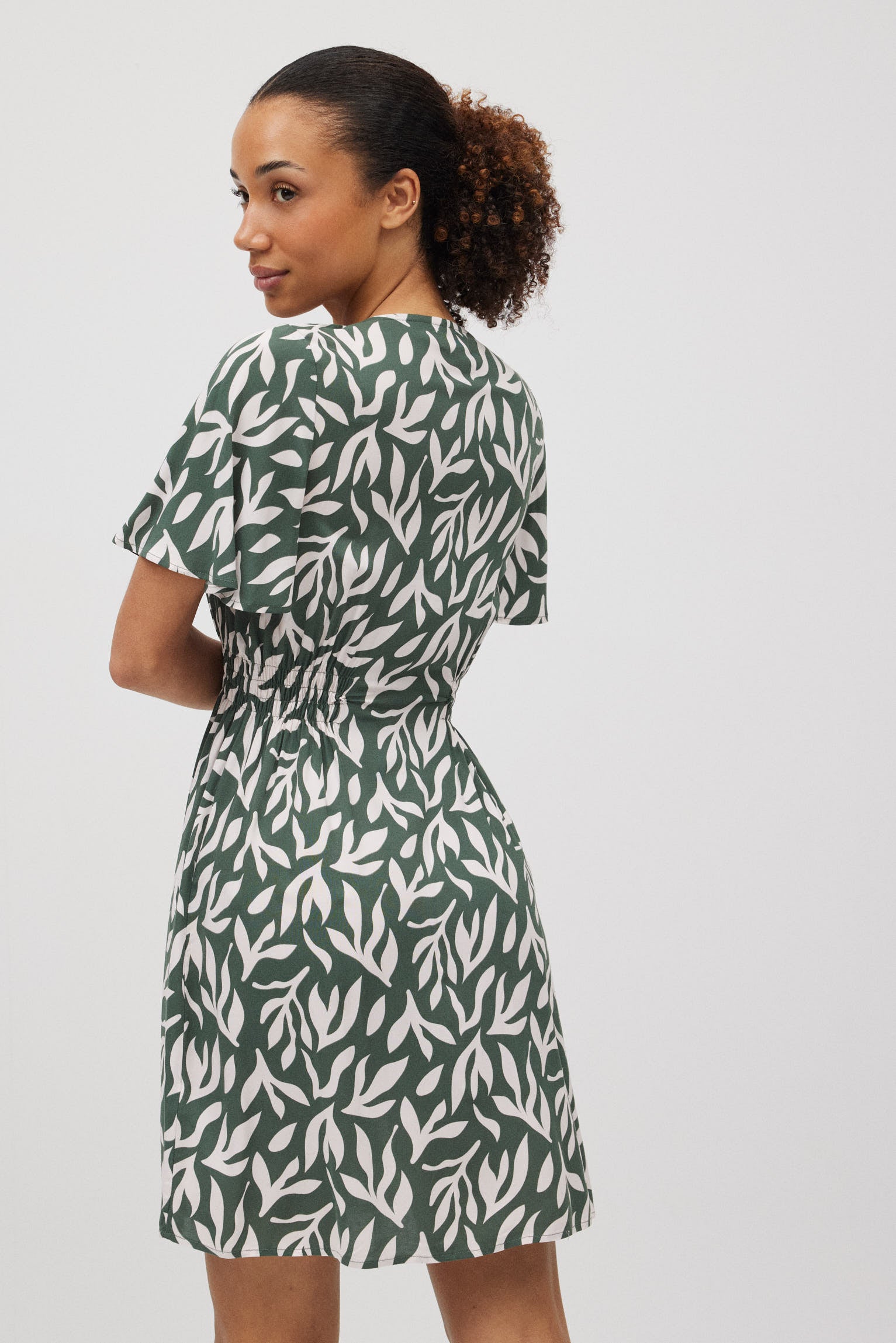 86164-2-vestido-corto-estampado-mujer-ysabel-mora-verde