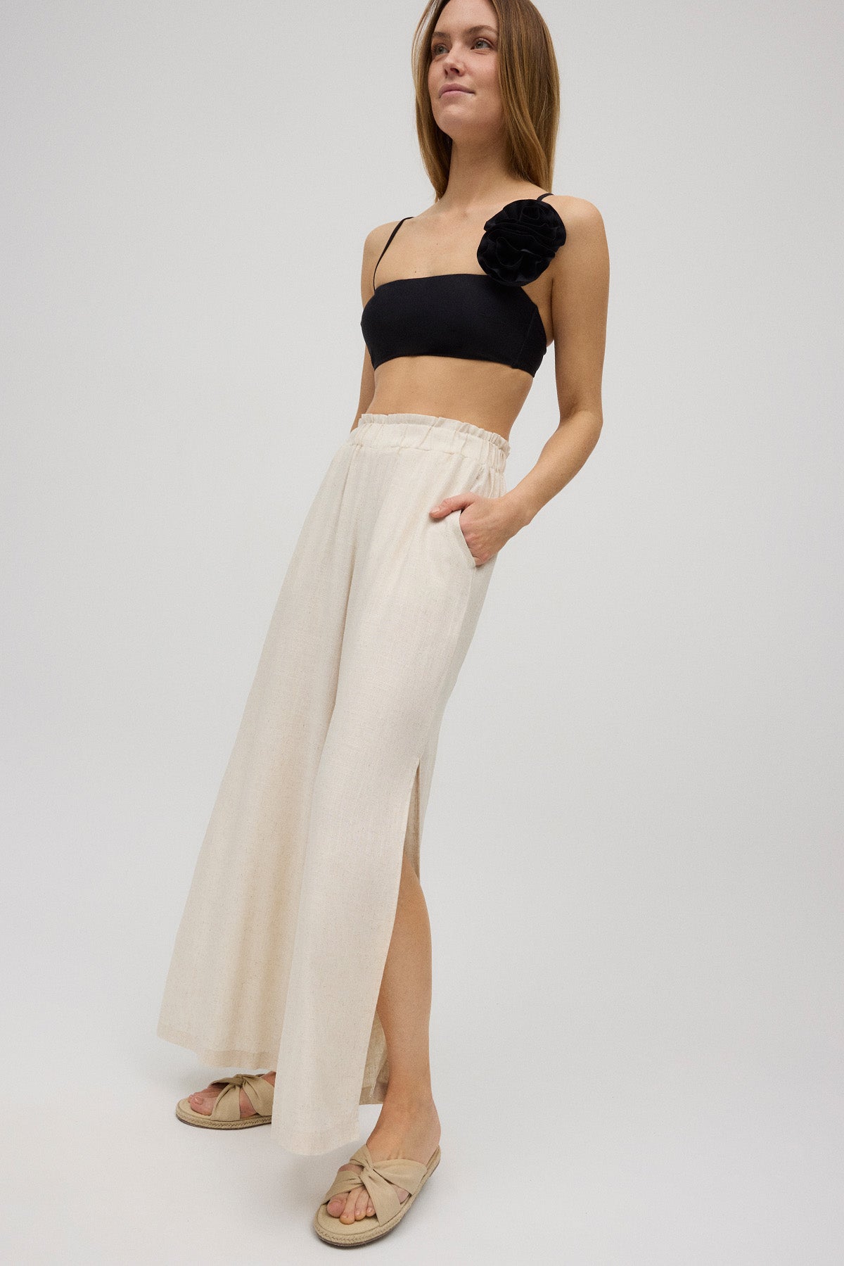 Calças de abertura larga com linho