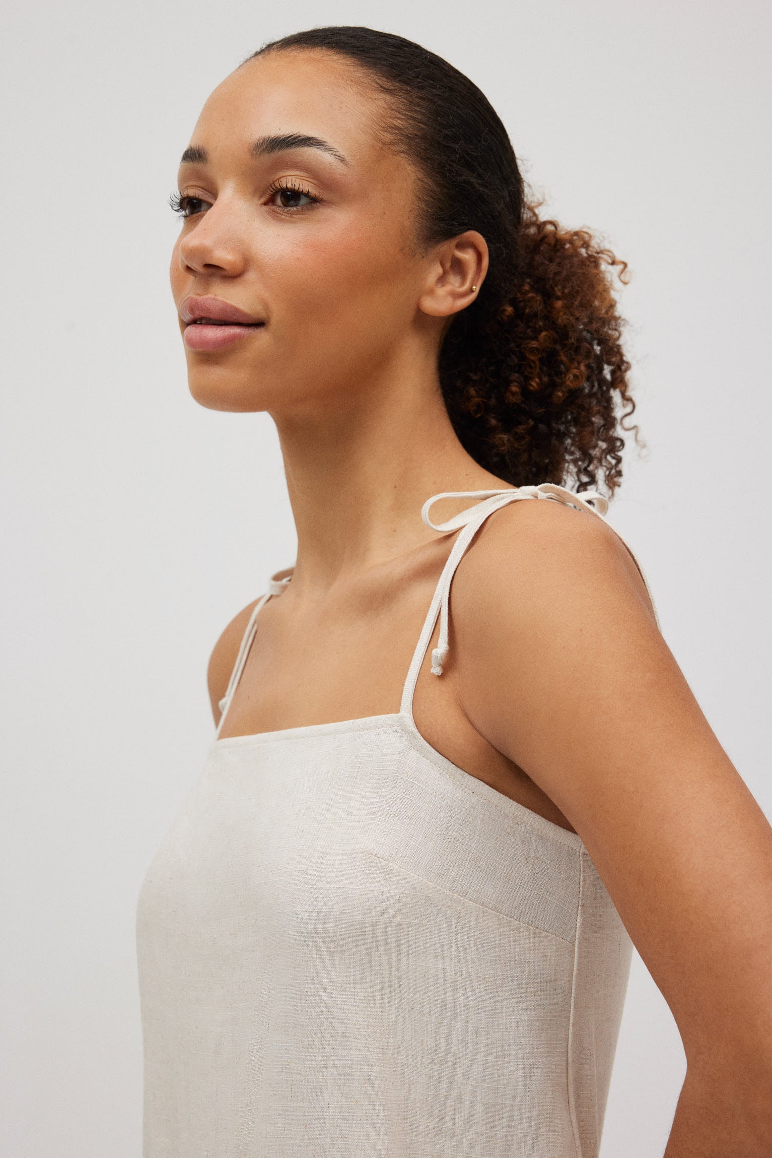 Vestido curto reto com linho