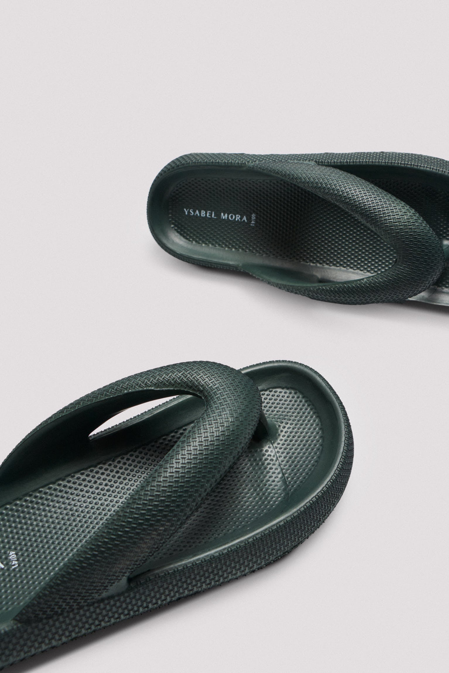 86195-11-chanclas-mujer-ysabel-mora-verde