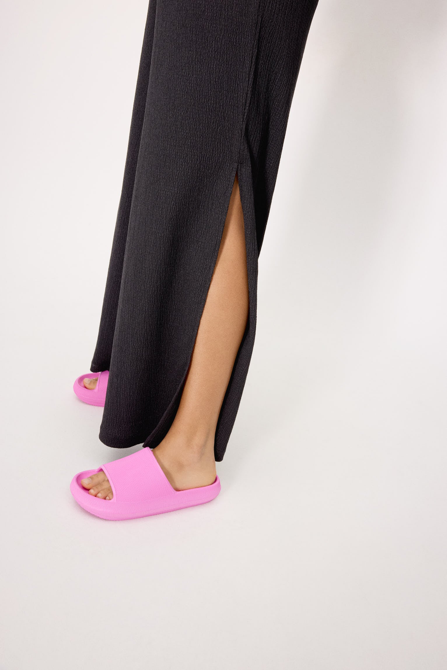 86223-pantalon-largo-ligero-negro