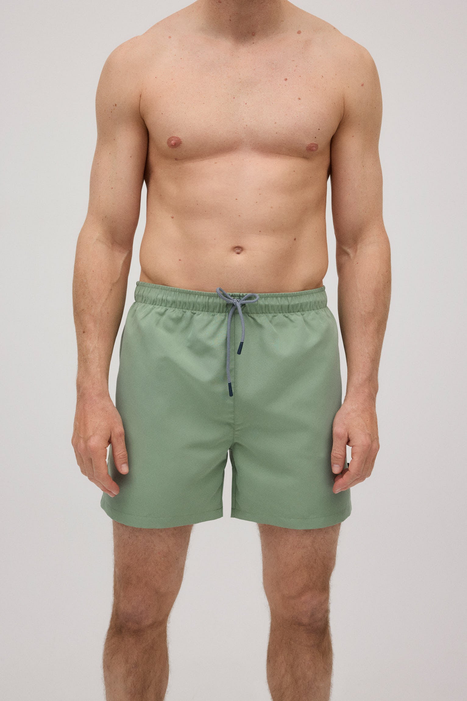 90379-banador-hombre-medio-basico-verde-007