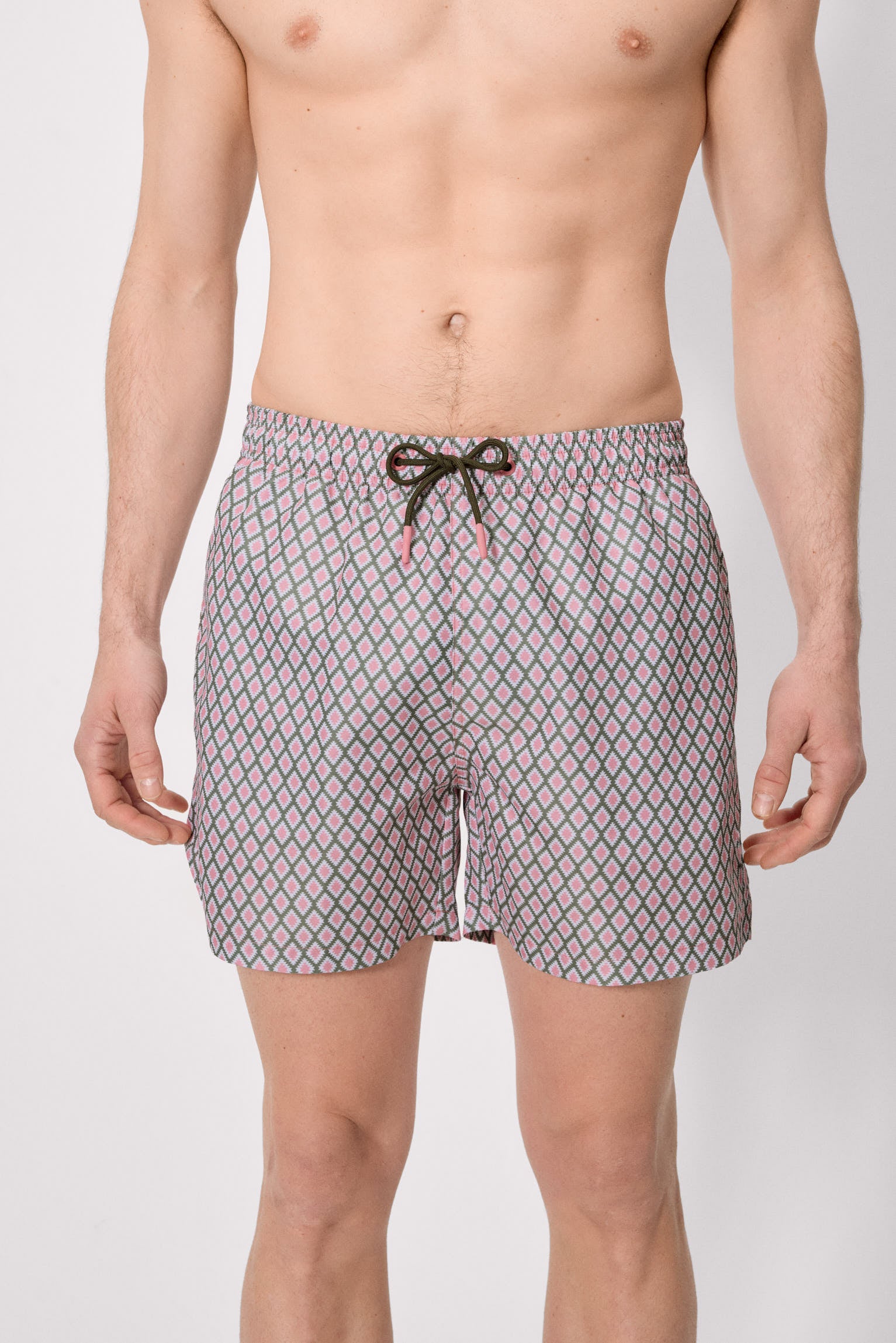 Biquíni curto com estampa étnica multicolorida