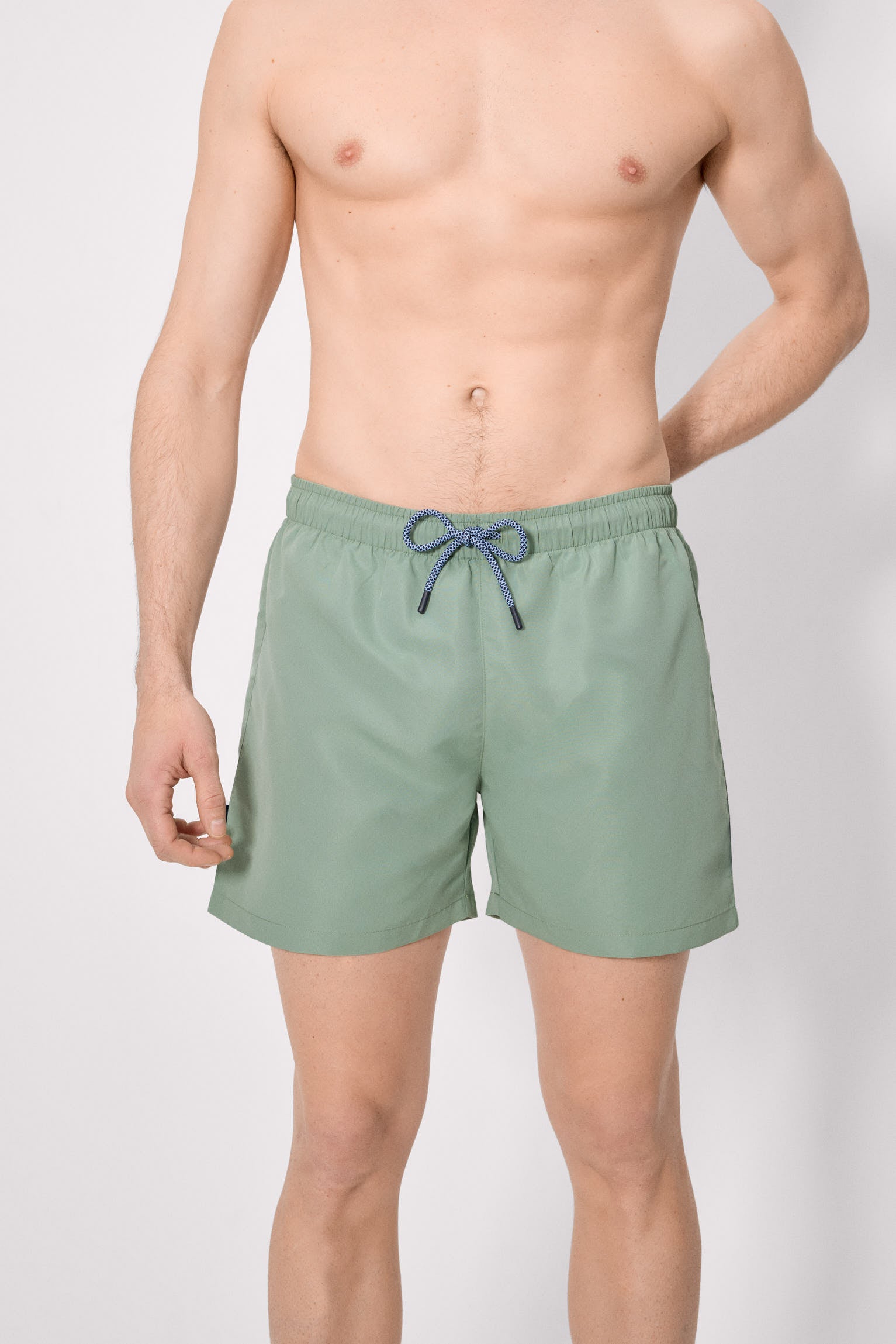 Maiô básico verde de comprimento médio