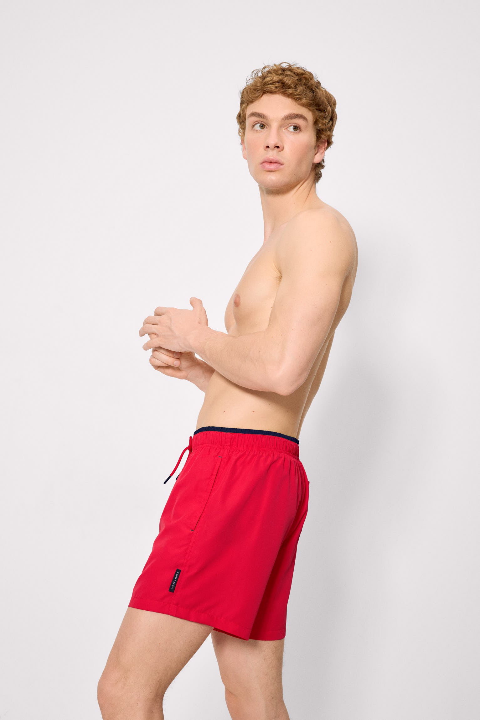 Meio biquíni com detalhe vermelho na cintura