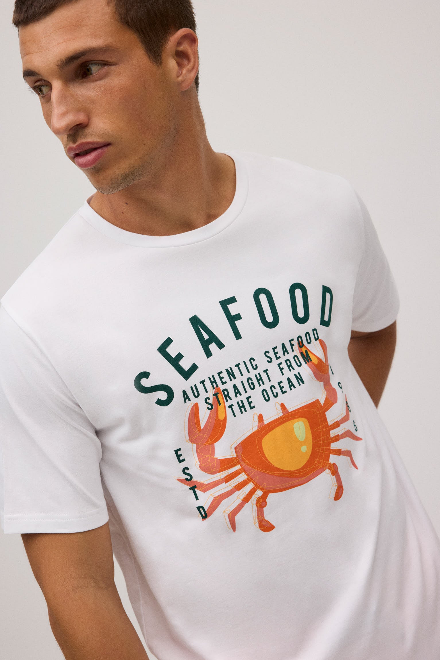 90510-camiseta-manga-corta-estampada-seafood-029