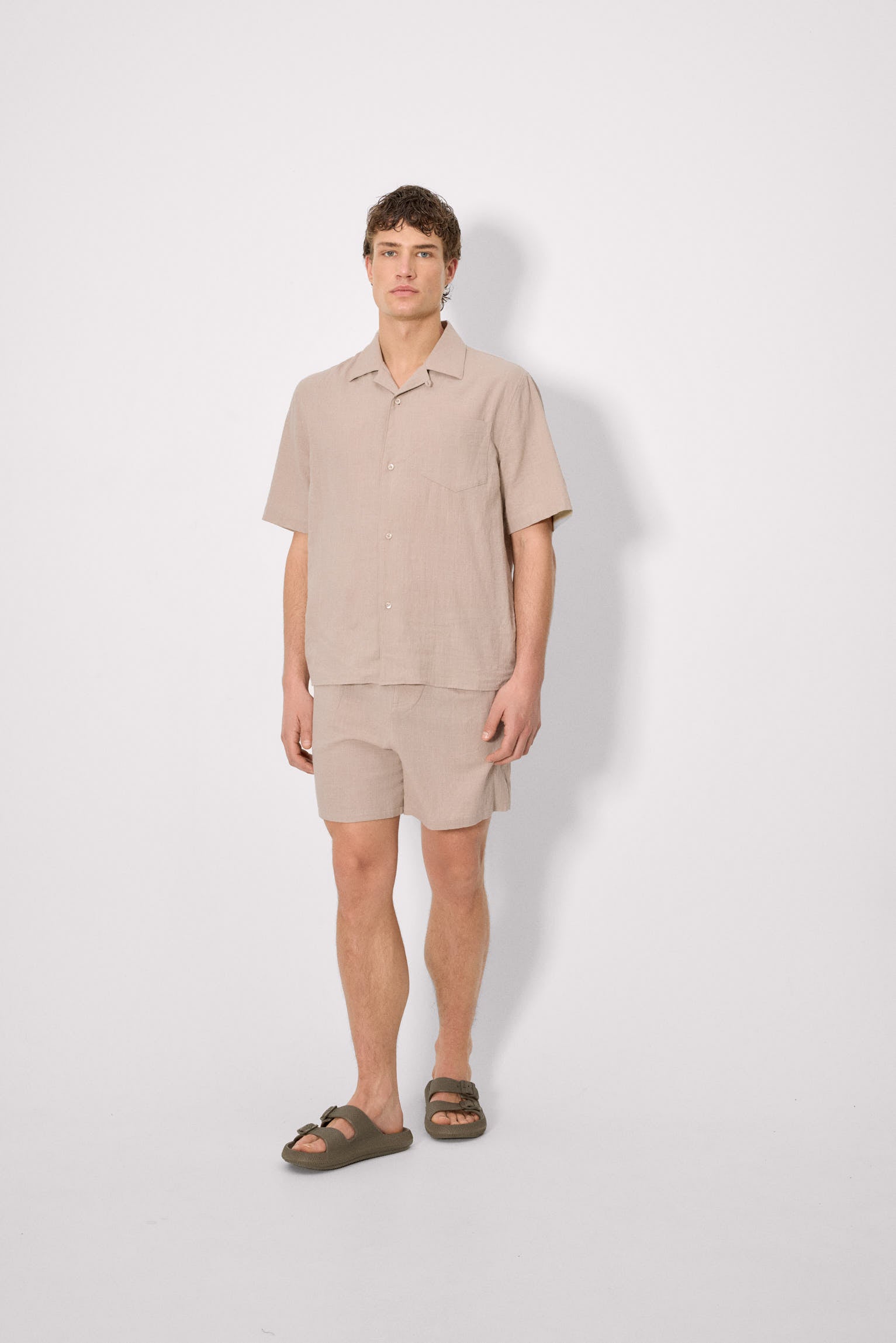 Camisa manga corta abotonada efecto lino topo - Ysabel Mora