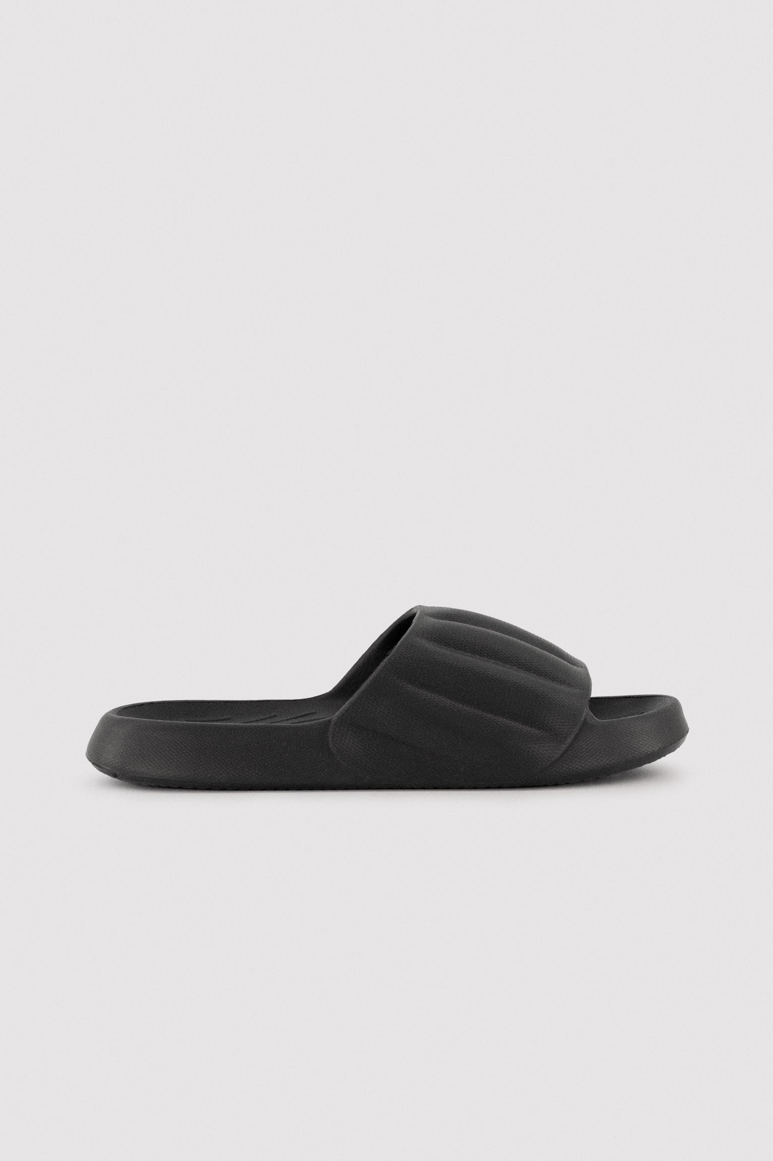 Chinelo de dedo preto leve masculino