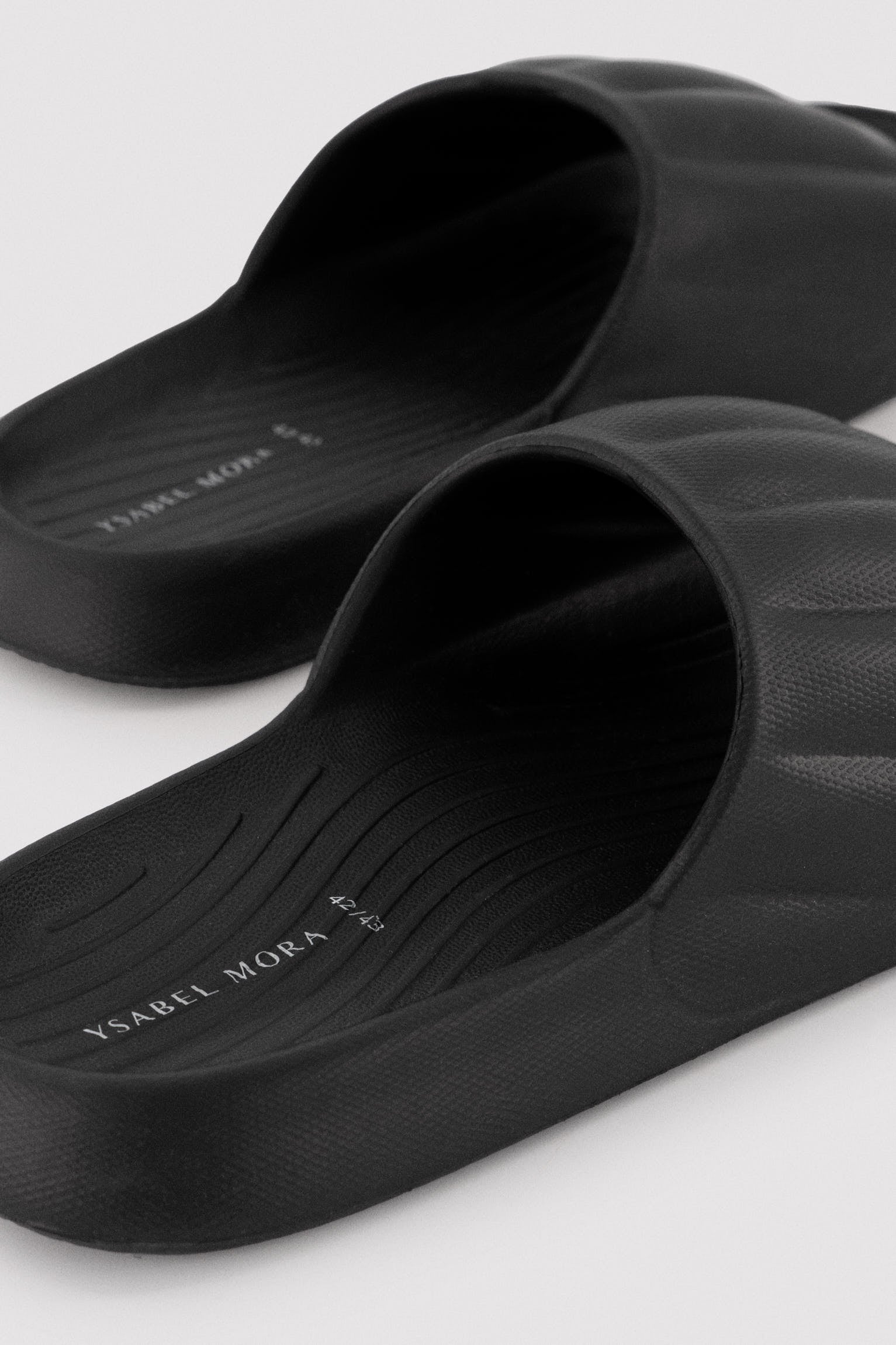 Chinelo de dedo preto leve masculino