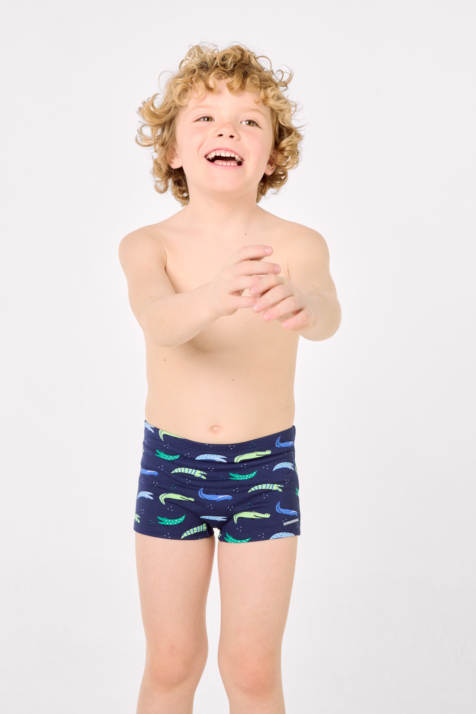 Calção de banho boxer infantil com estampa de crocodilo