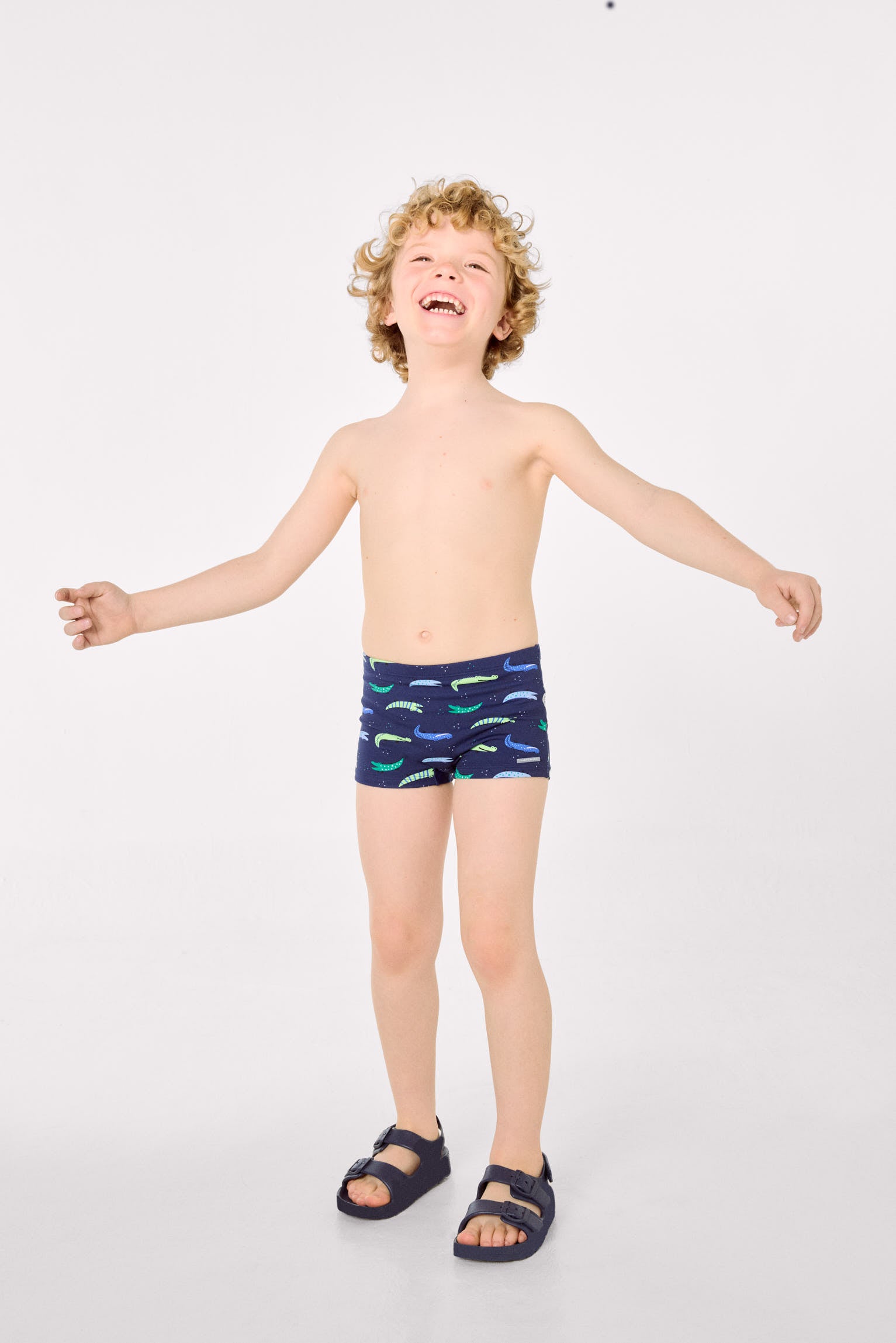 Calção de banho boxer infantil com estampa de crocodilo