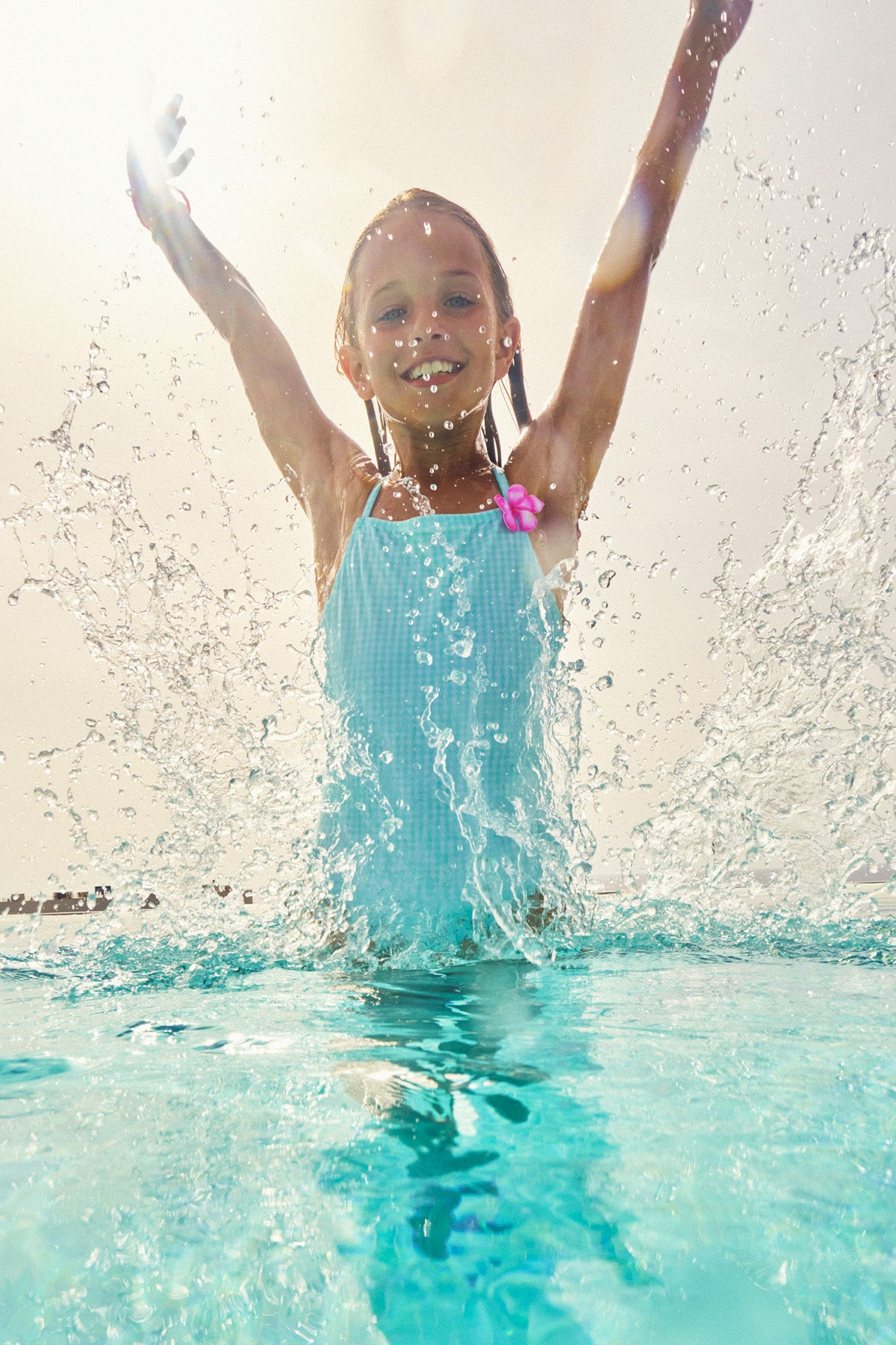 Fato de banho de algodão de menina com detalhe de flores