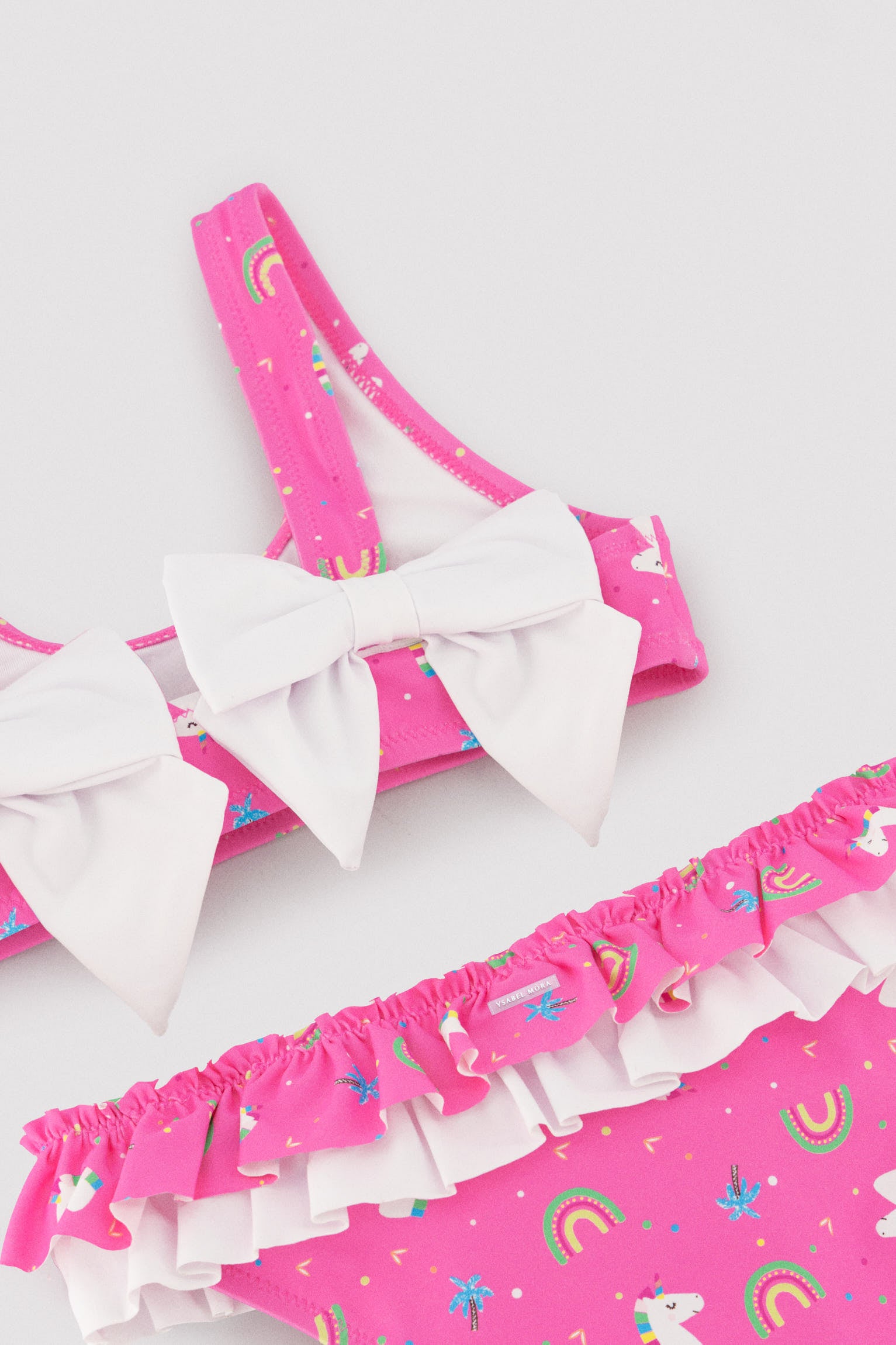 Biquíni infantil com detalhes de babados e laços, estampa de unicórnio