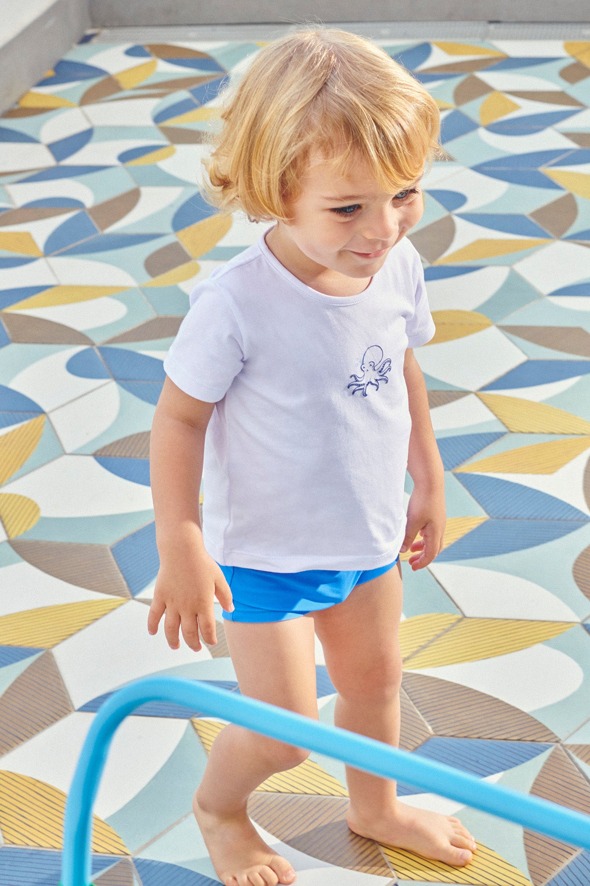 Conjunto bebê de maiô boxer e camiseta polvo branca