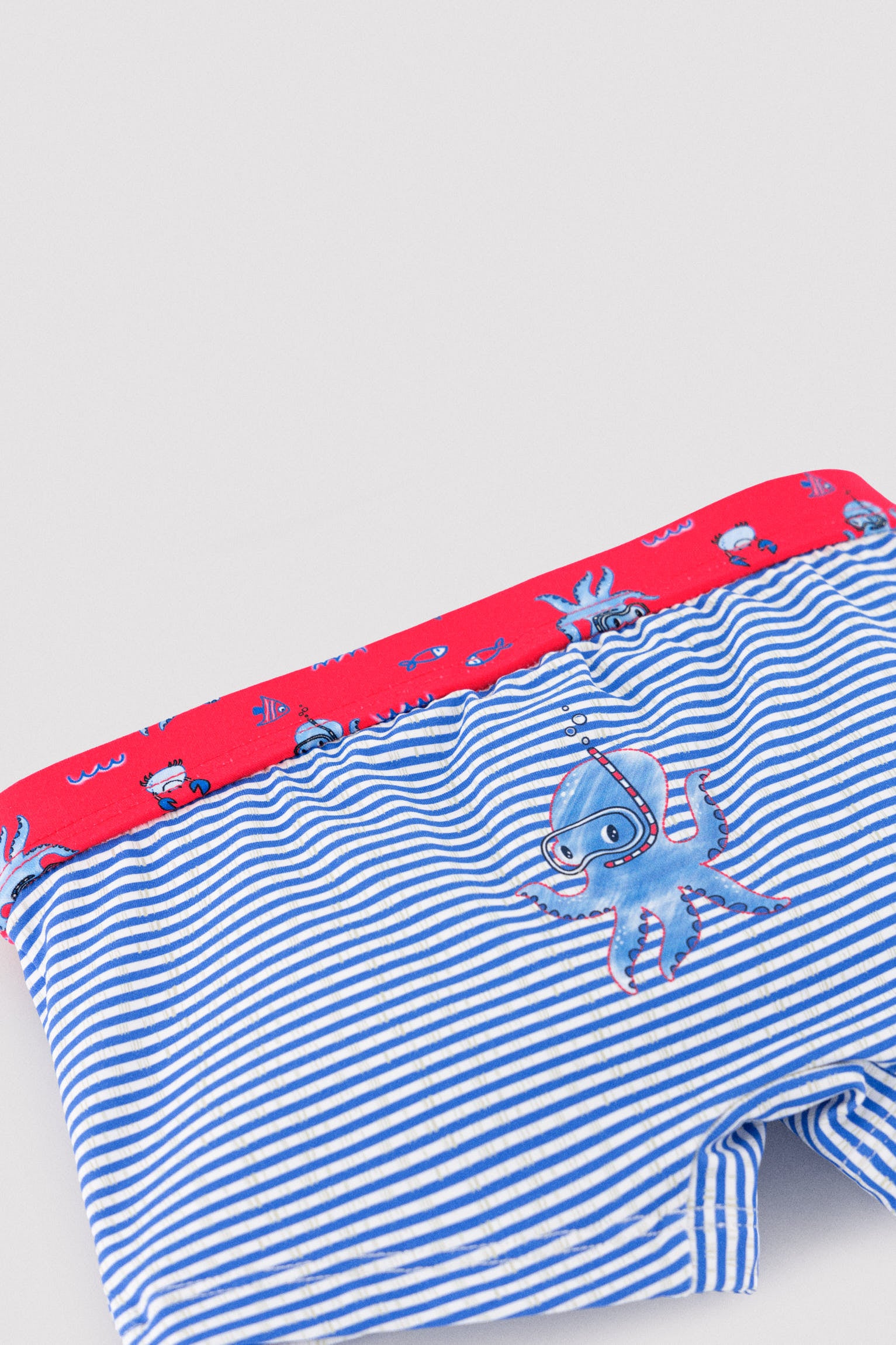 Maiô boxer com estampa de polvo e listras