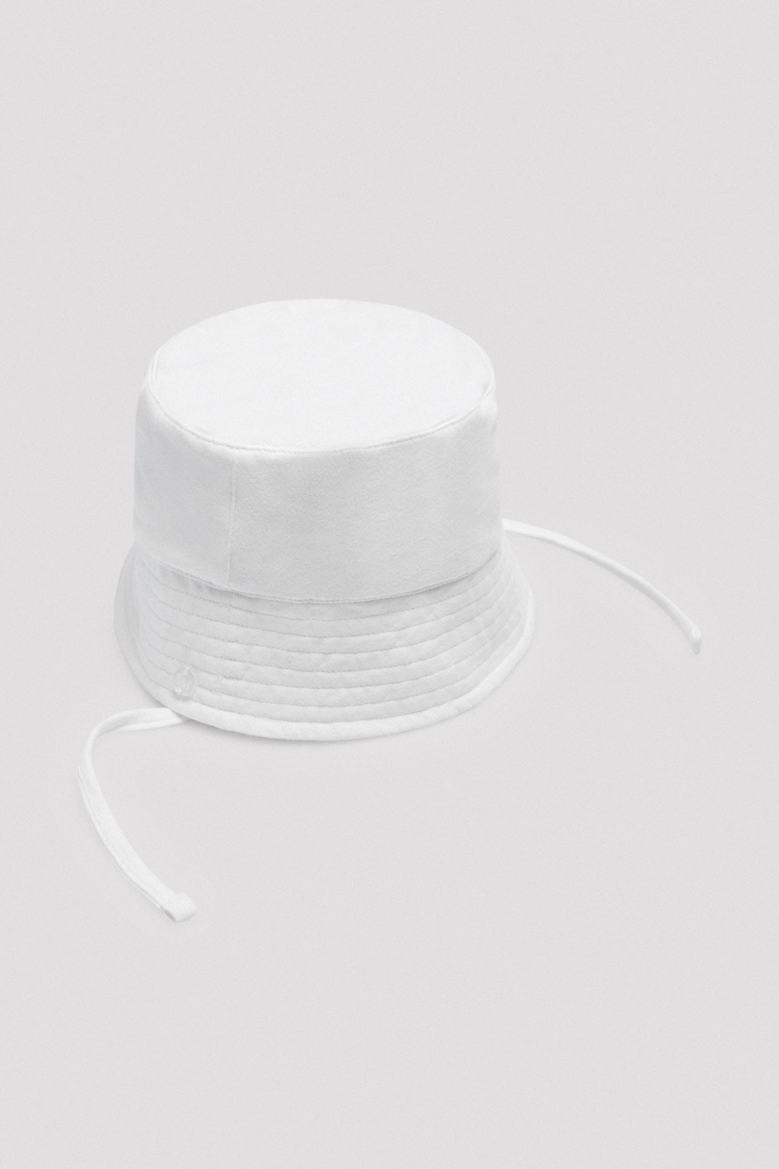 97557-1-gorro-nina-ysabel-mora-blanco
