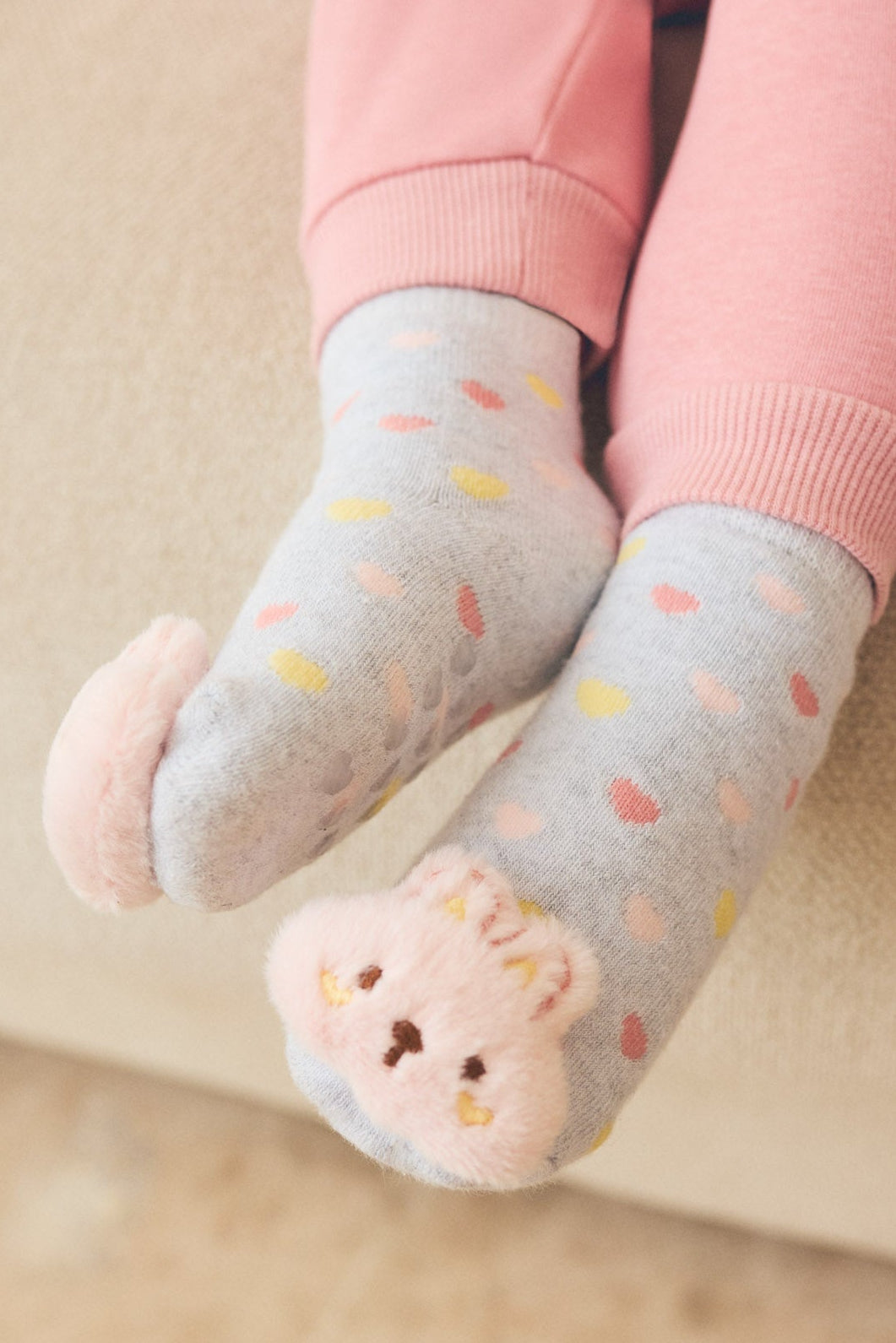 Pack de 2 meias térmicas sensoriais de bebé com coelhos 3D