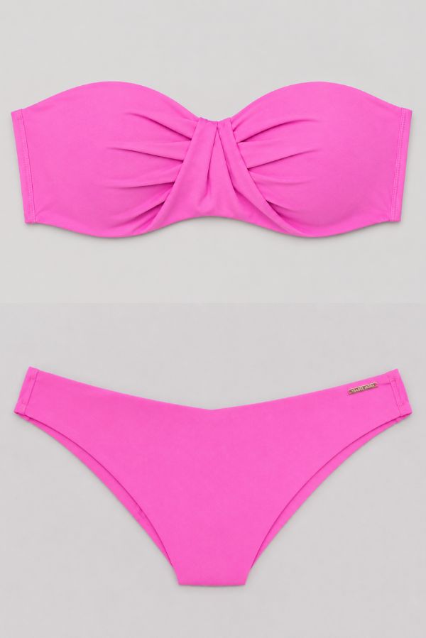 Bikini bandeau y braga brasileña rosa @nicole_micolii